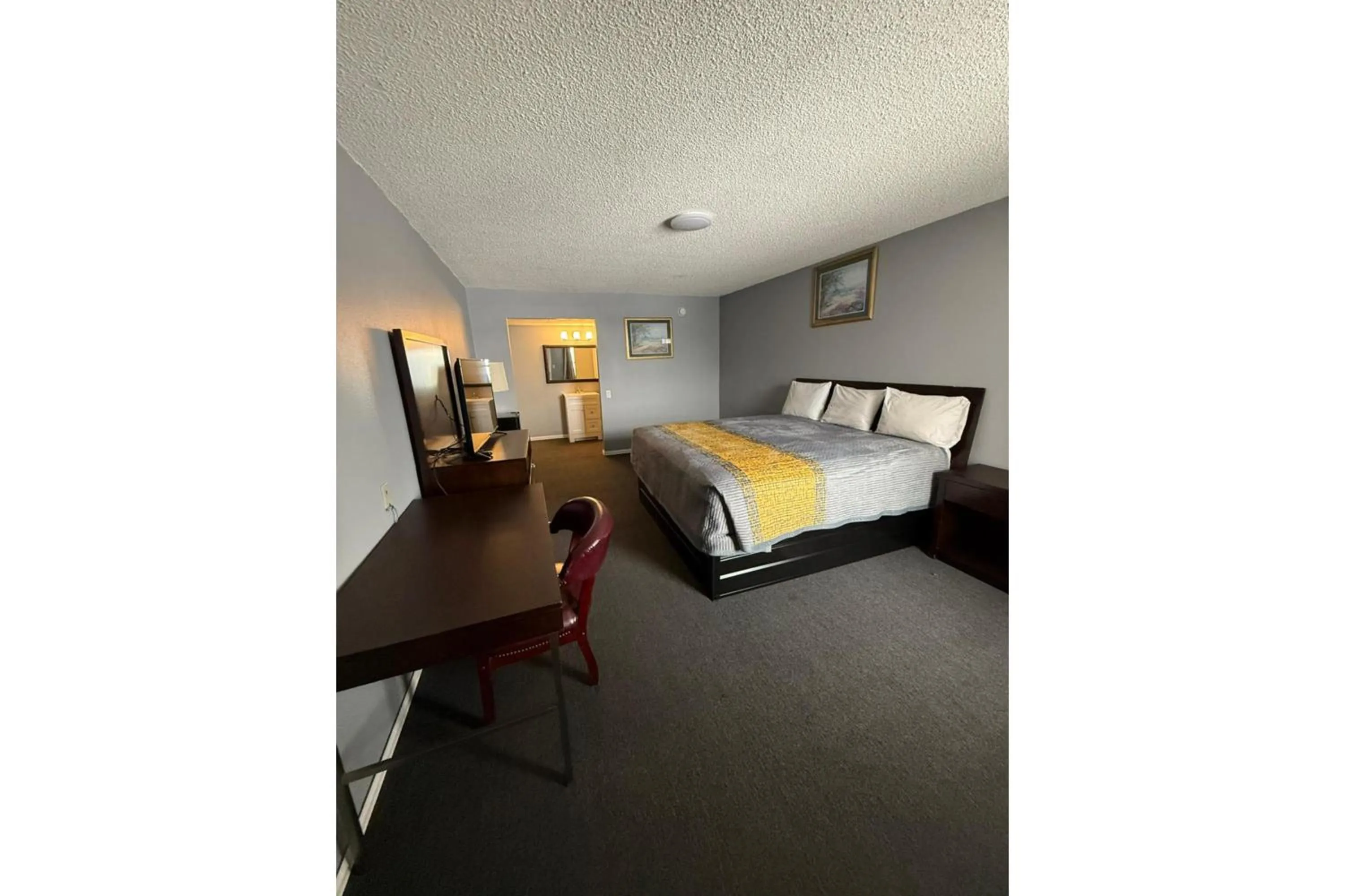 Bedroom, Bed in Victorian Inns