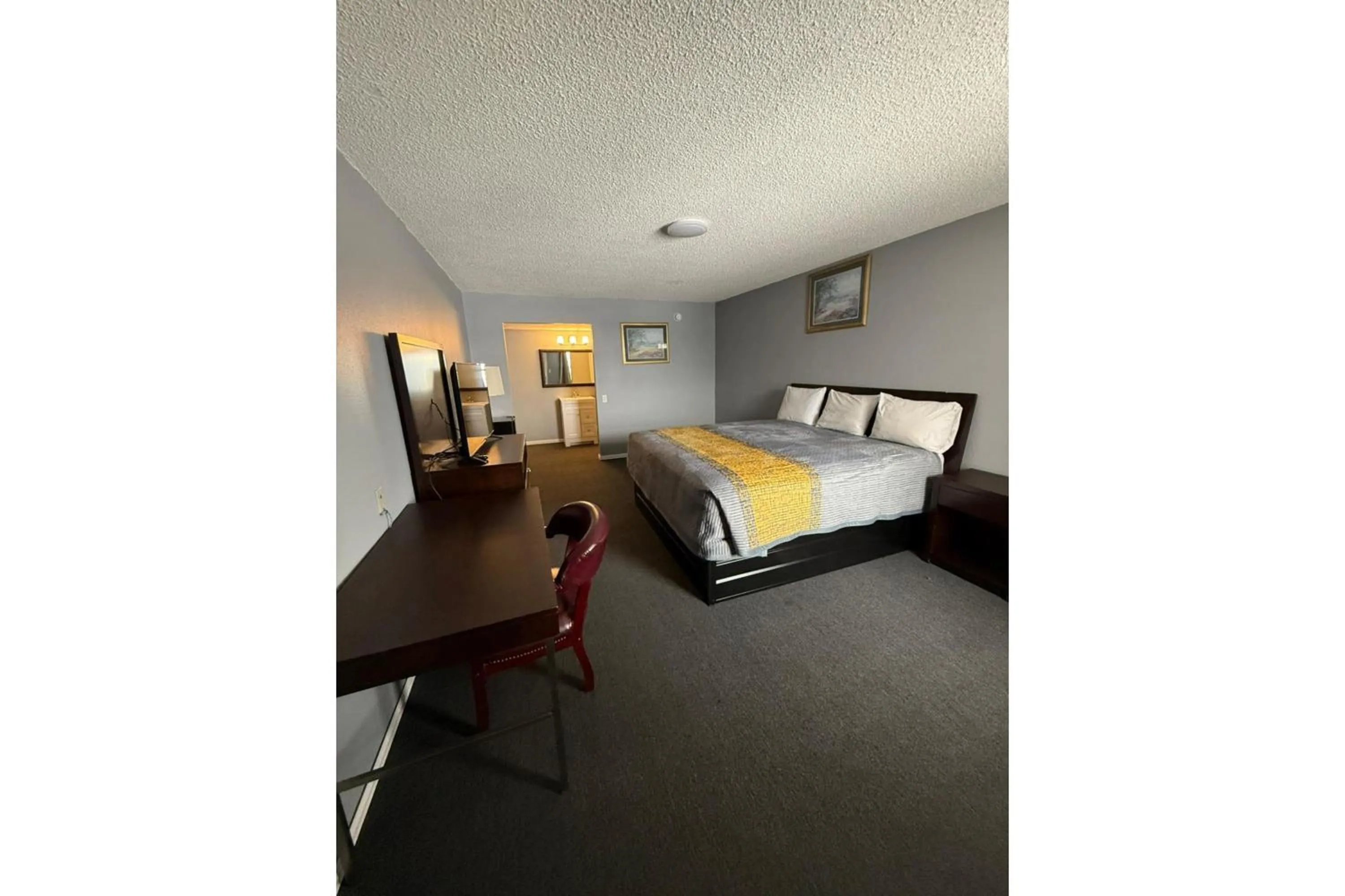 Bedroom, Bed in Victorian Inns