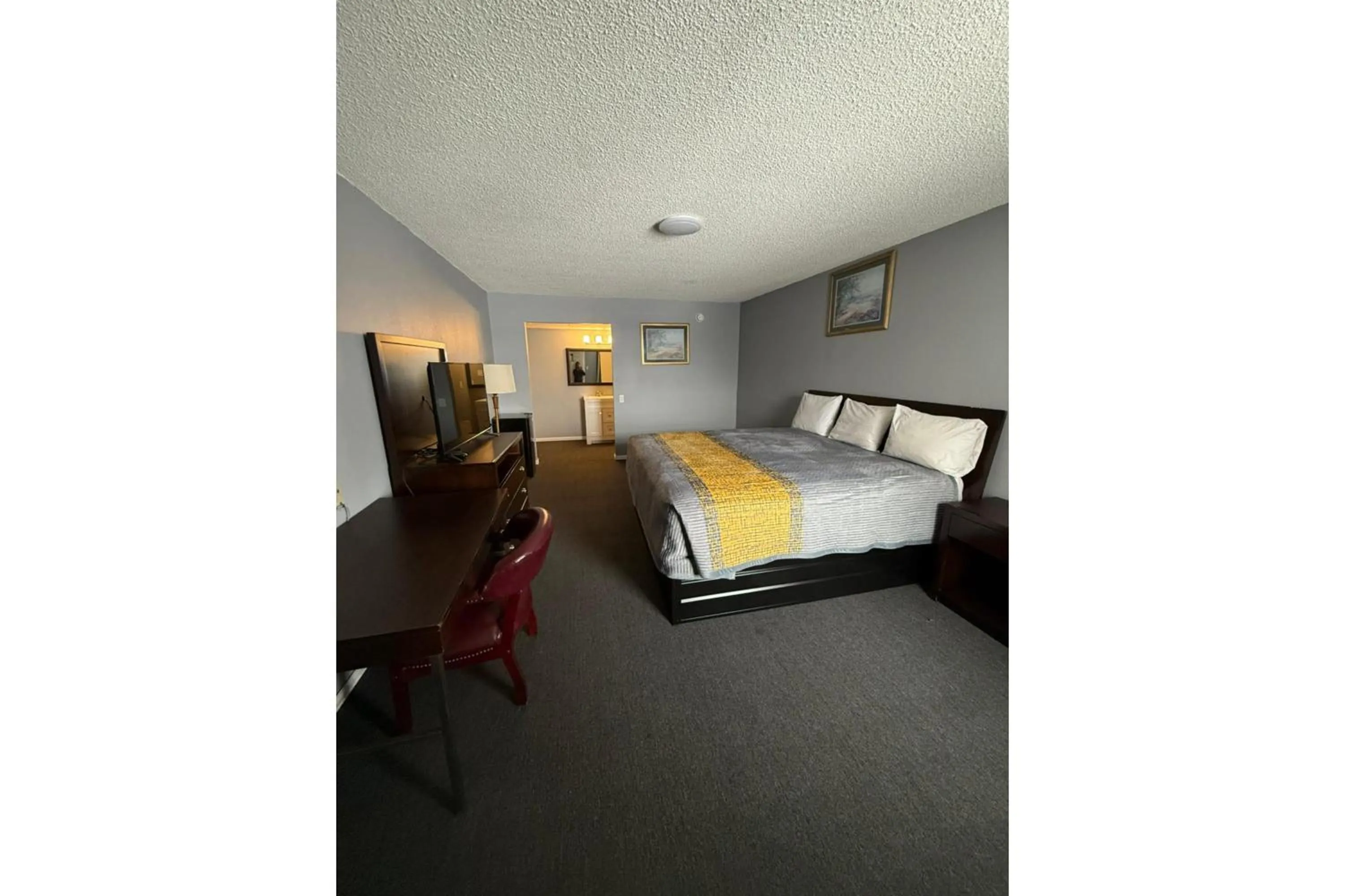 Bedroom, Bed in Victorian Inns