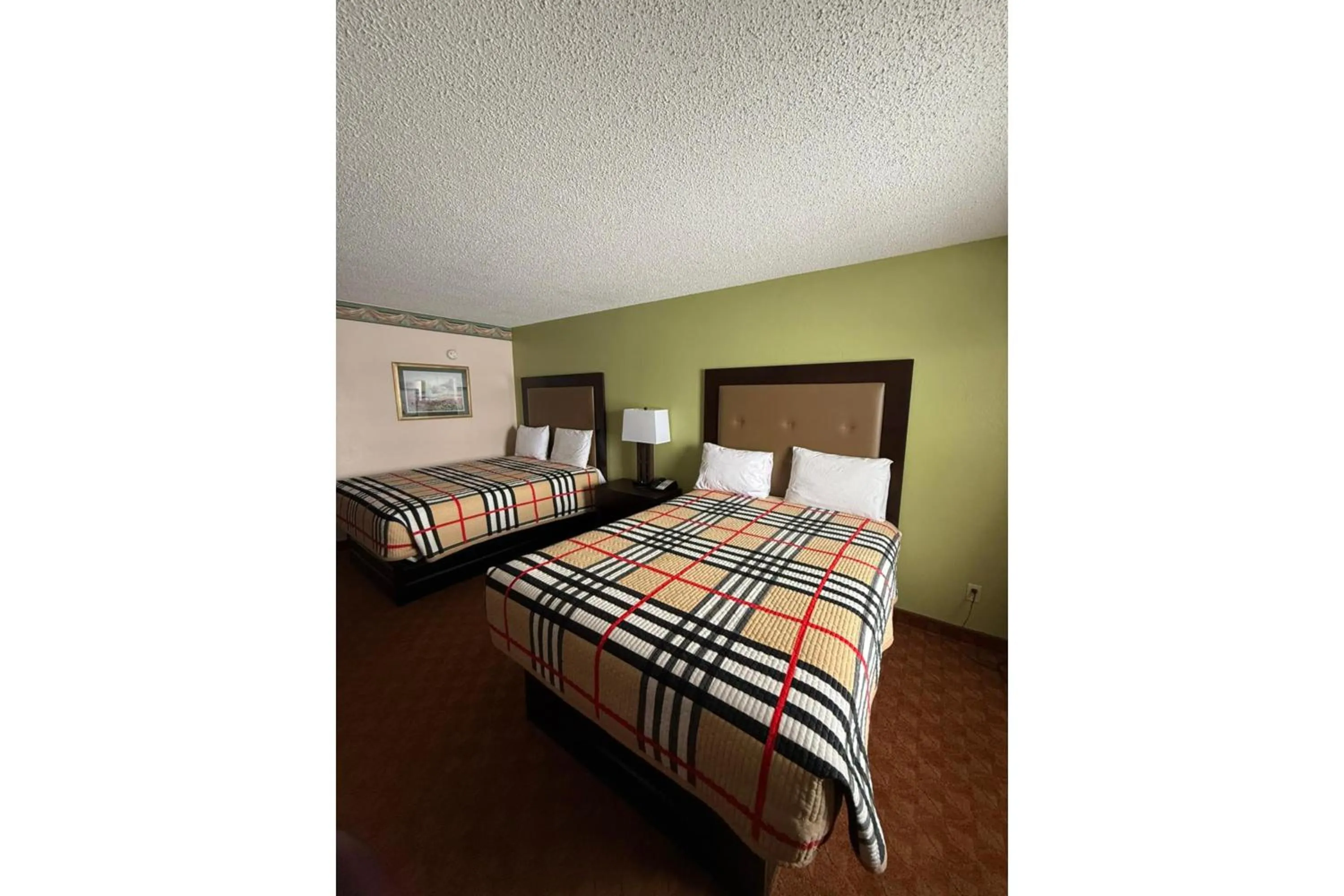 Bedroom, Bed in Victorian Inns