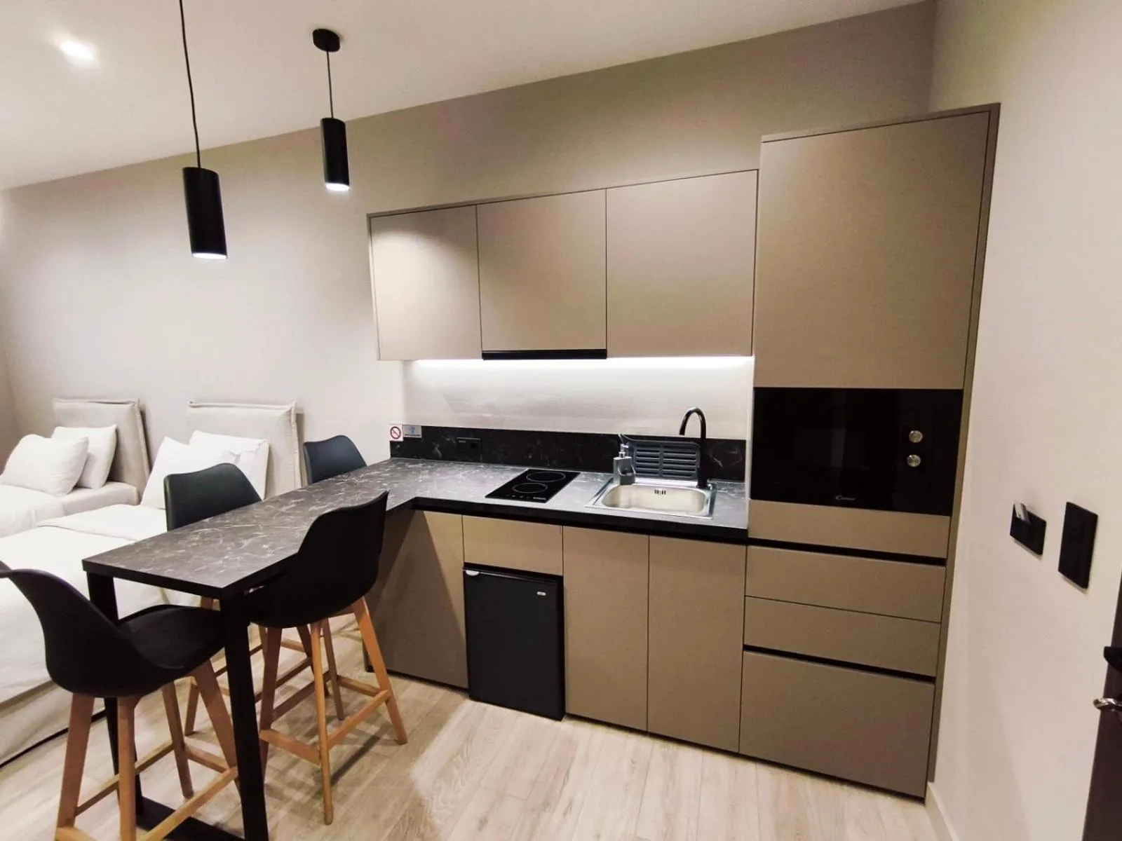 D Suites & Rooms