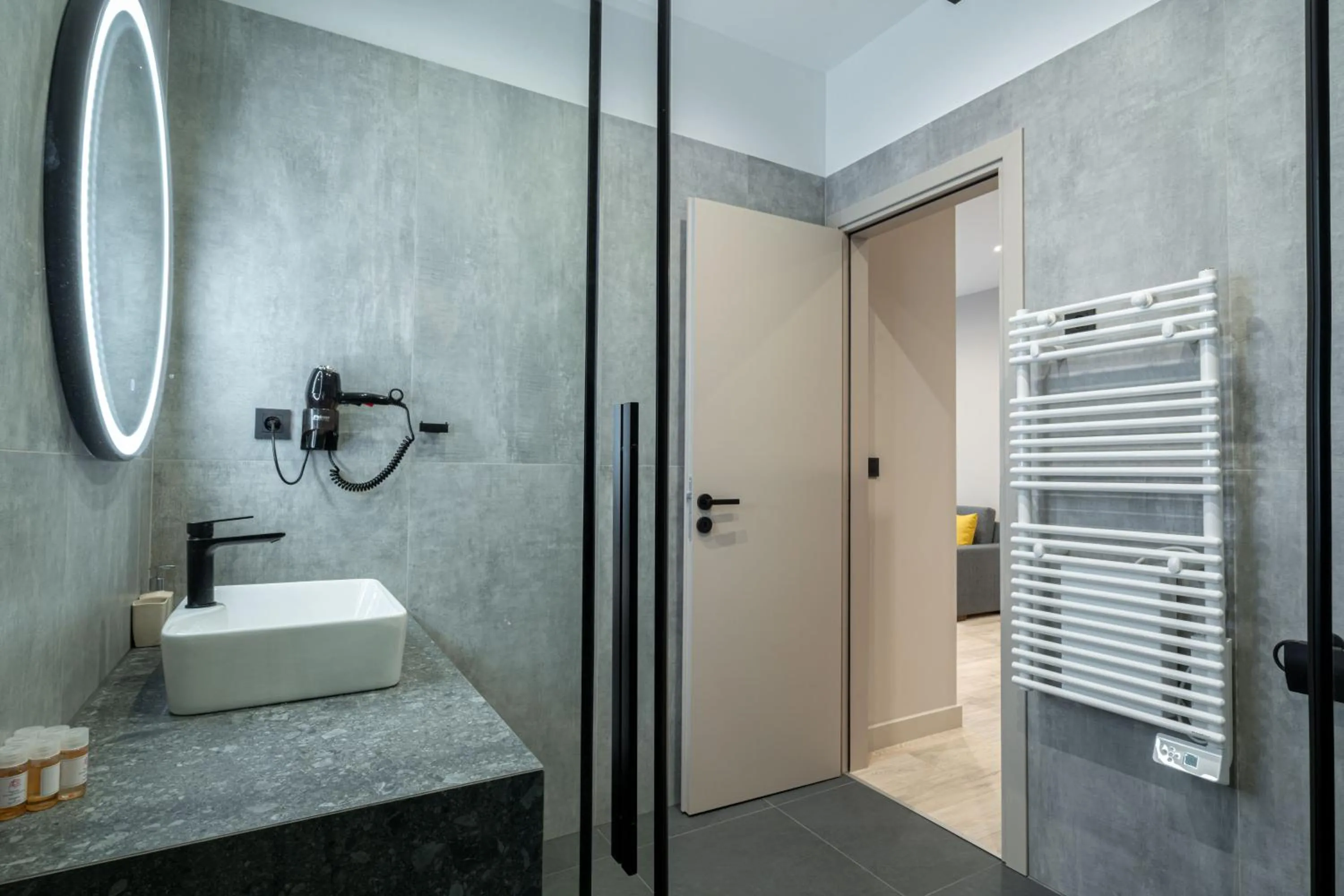D Suites & Rooms
