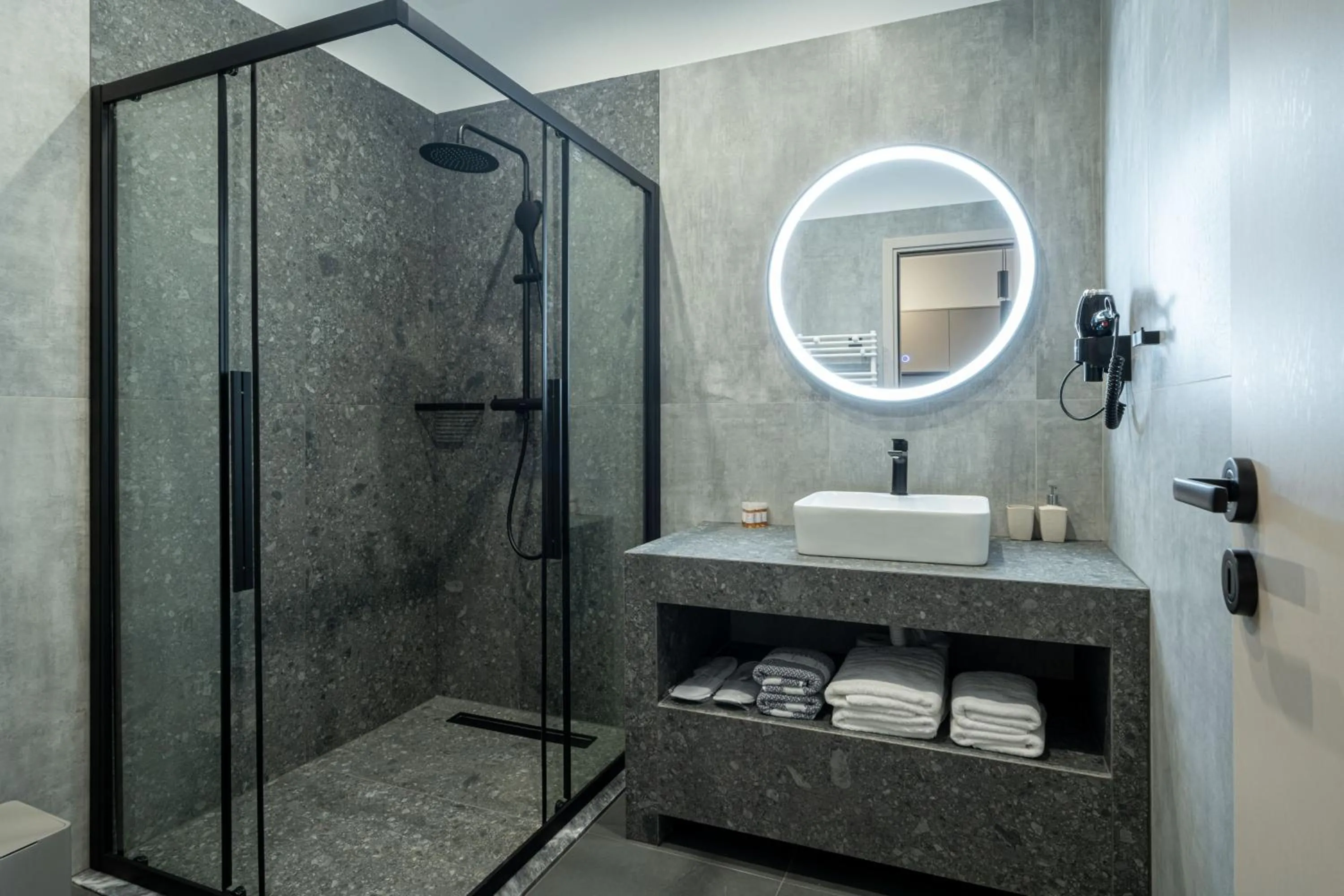 D Suites & Rooms