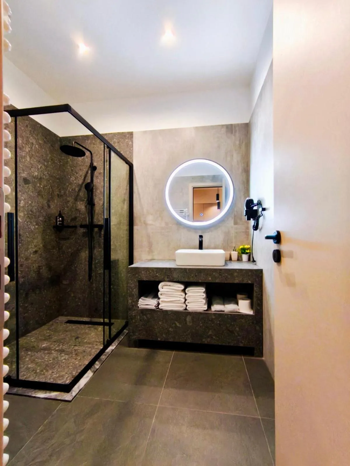 D Suites & Rooms