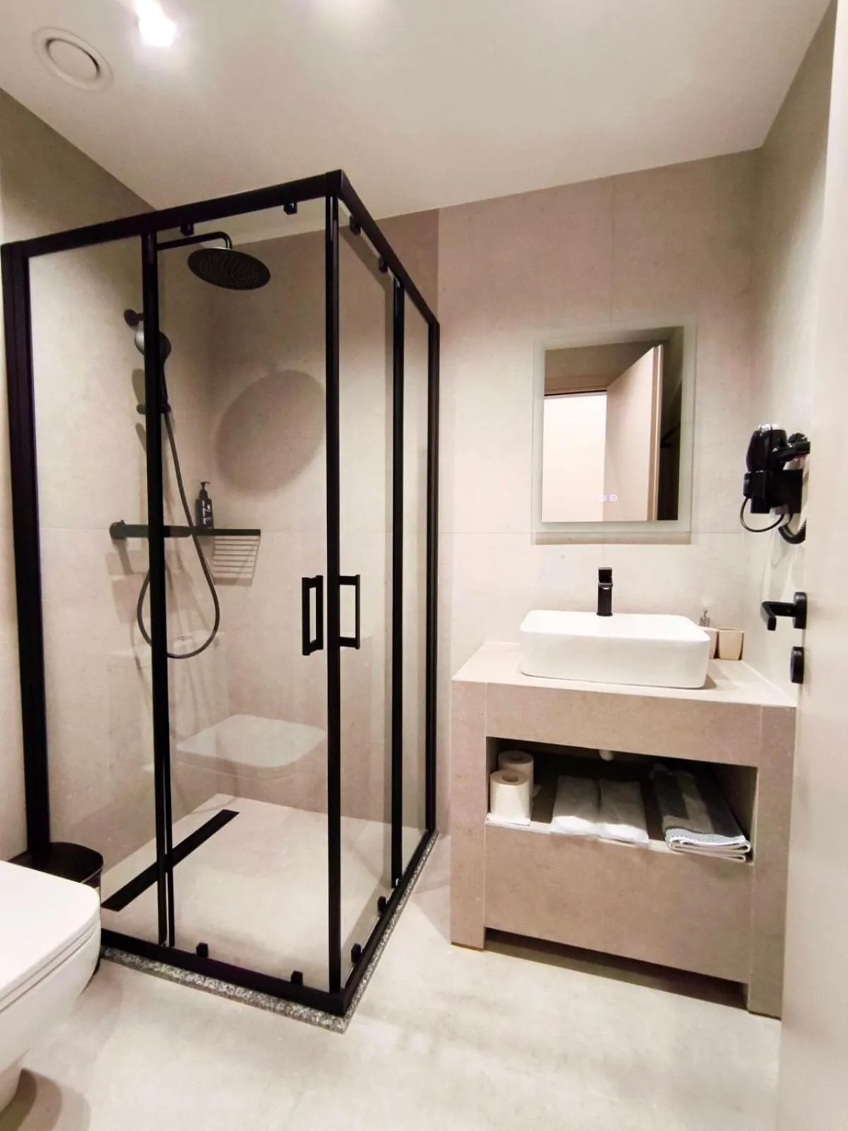 D Suites & Rooms