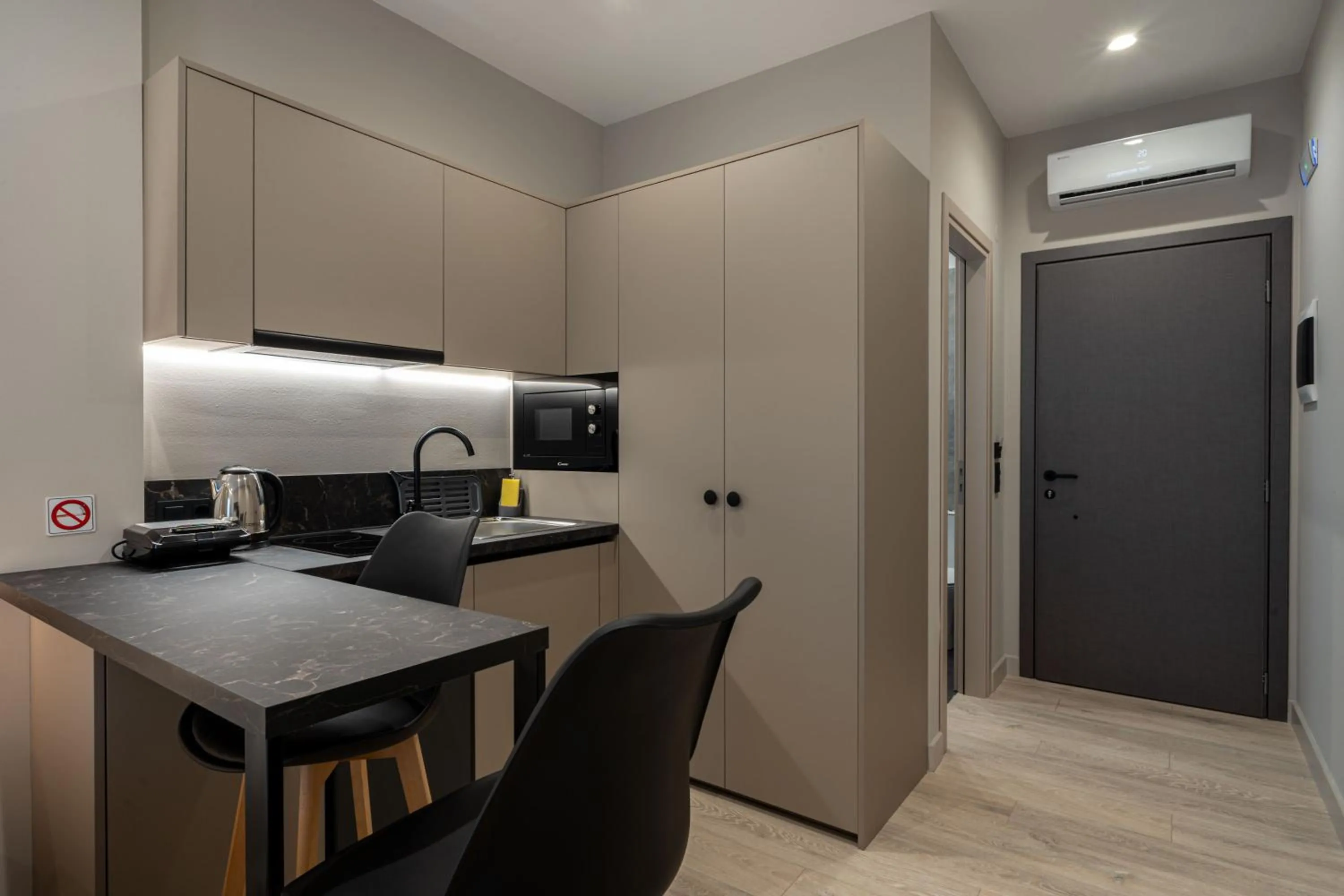 Kitchen or kitchenette in D Suites & Rooms