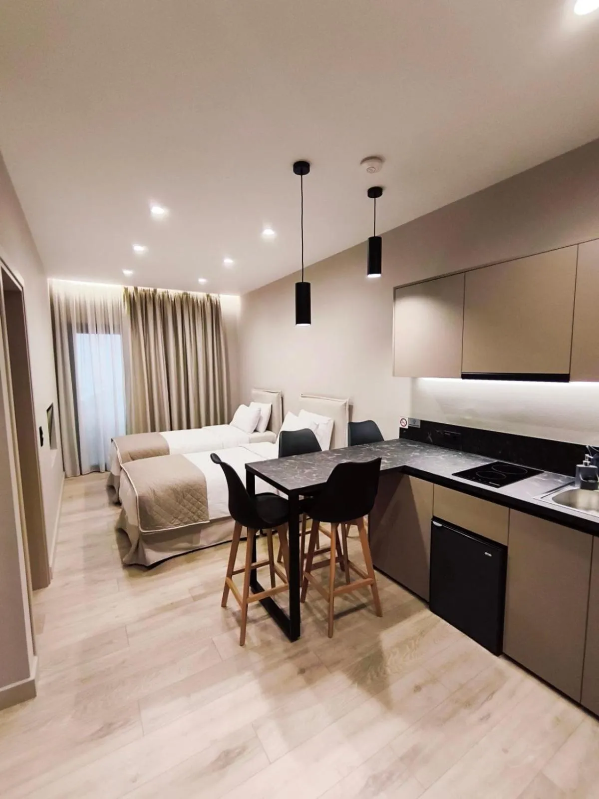 D Suites & Rooms