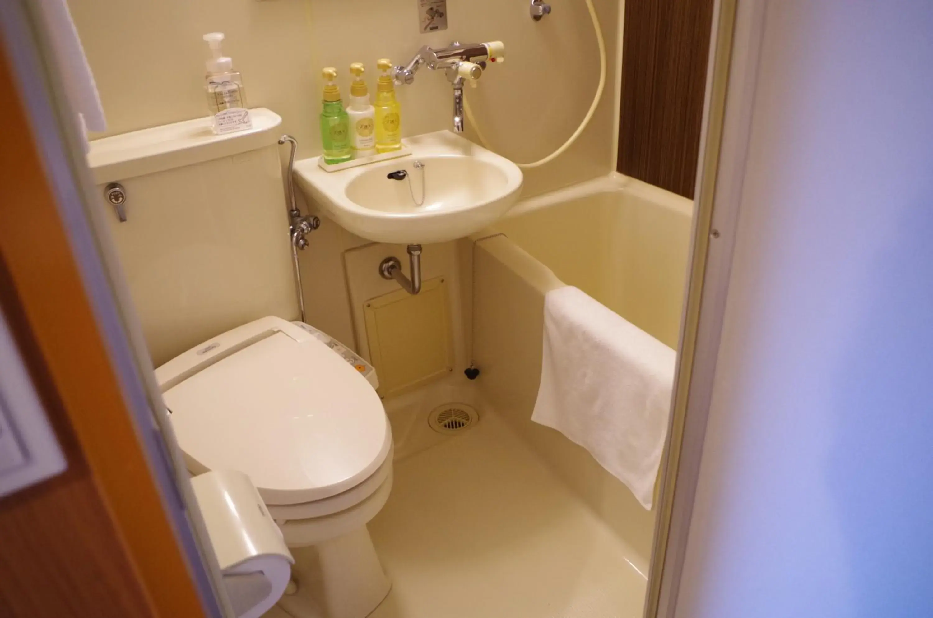 Twin Room - single occupancy - Smoking in HOTEL RELIEF Sapporo Susukino Twin Room - single occupancy - Smoking in HOTEL RELIEF Sapporo Susukino