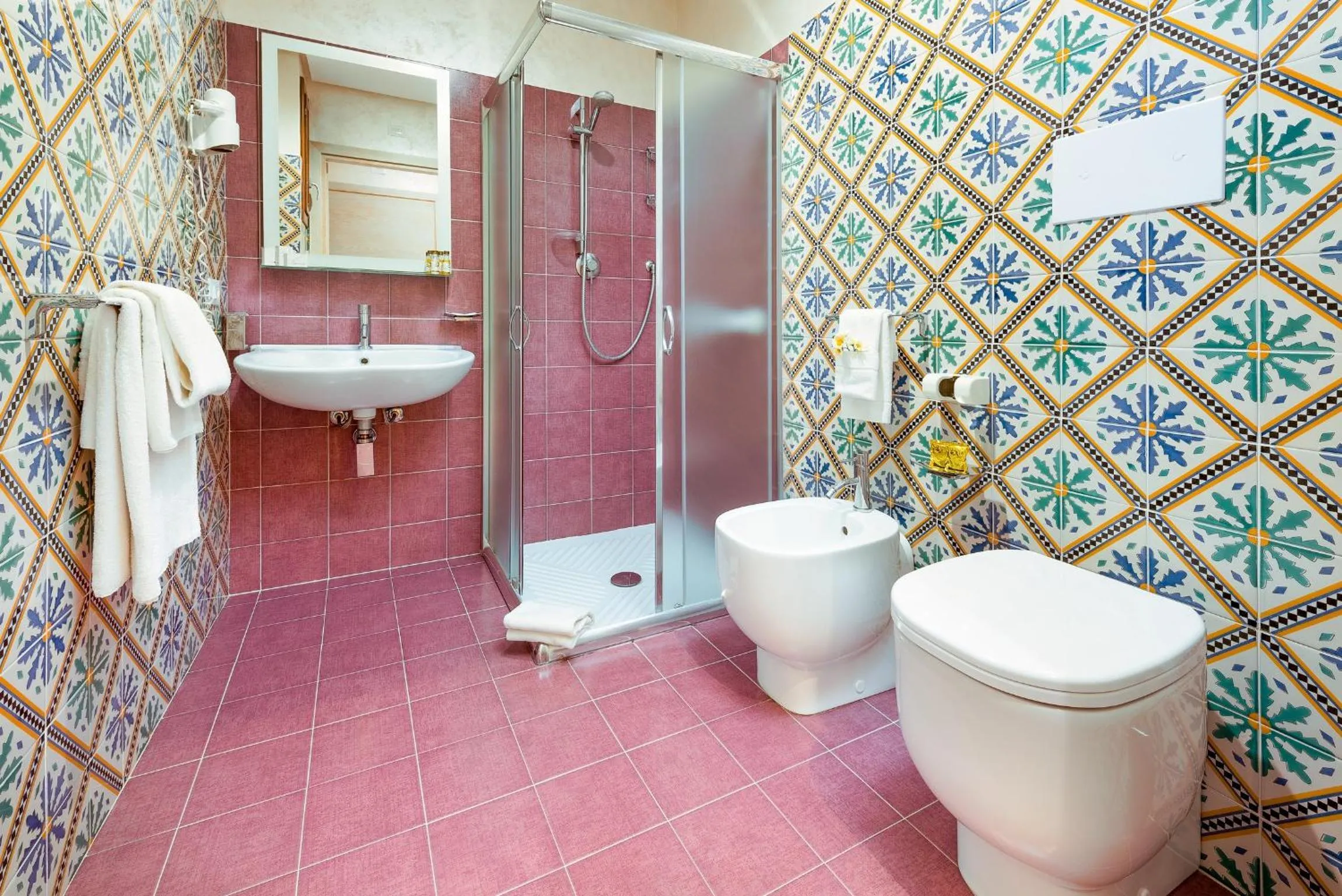 Shower in Hotel Biancolilla