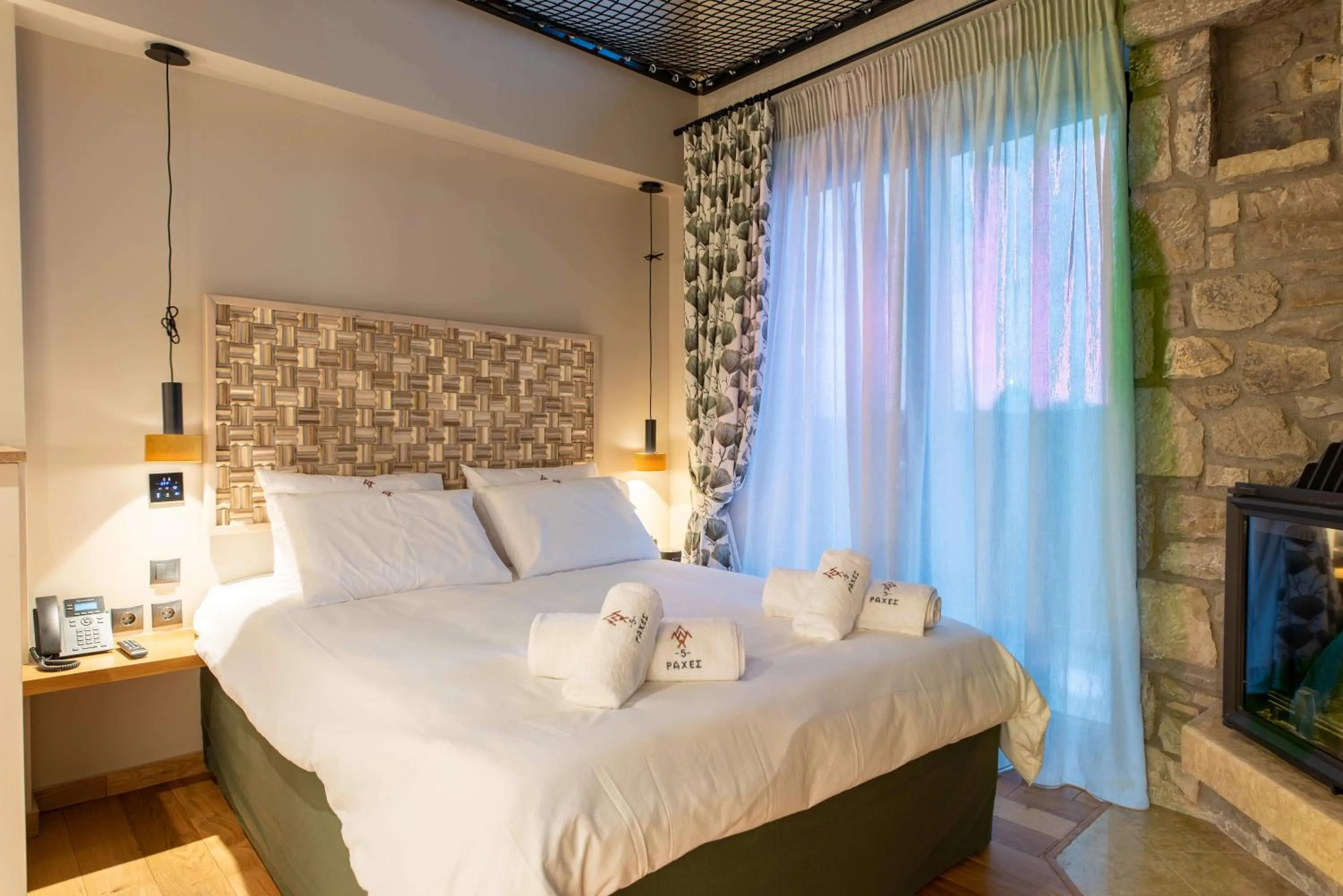 Bed in 5 Raches Suites