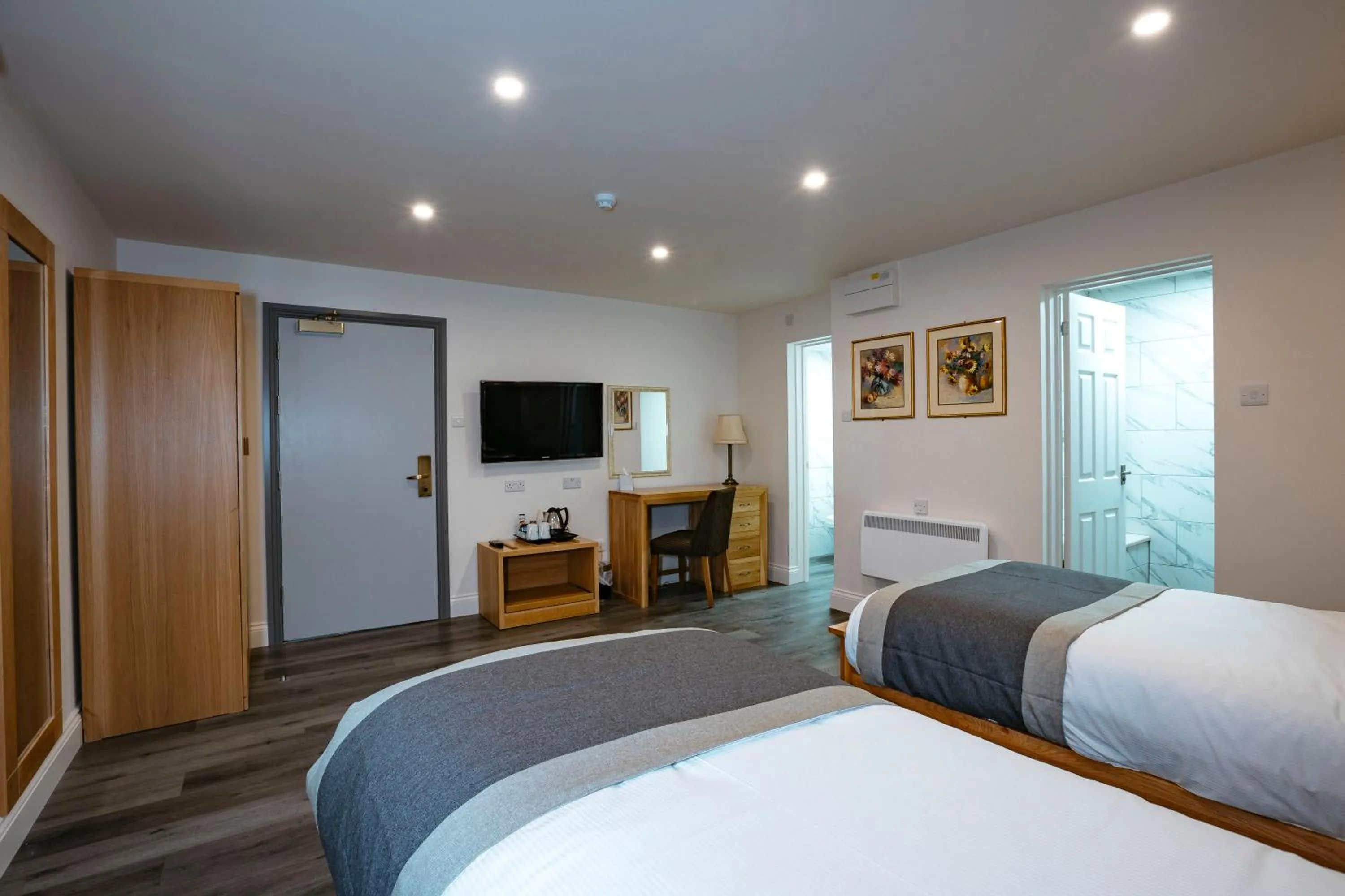 Bedroom, Bed in Best Western Manor Hotel