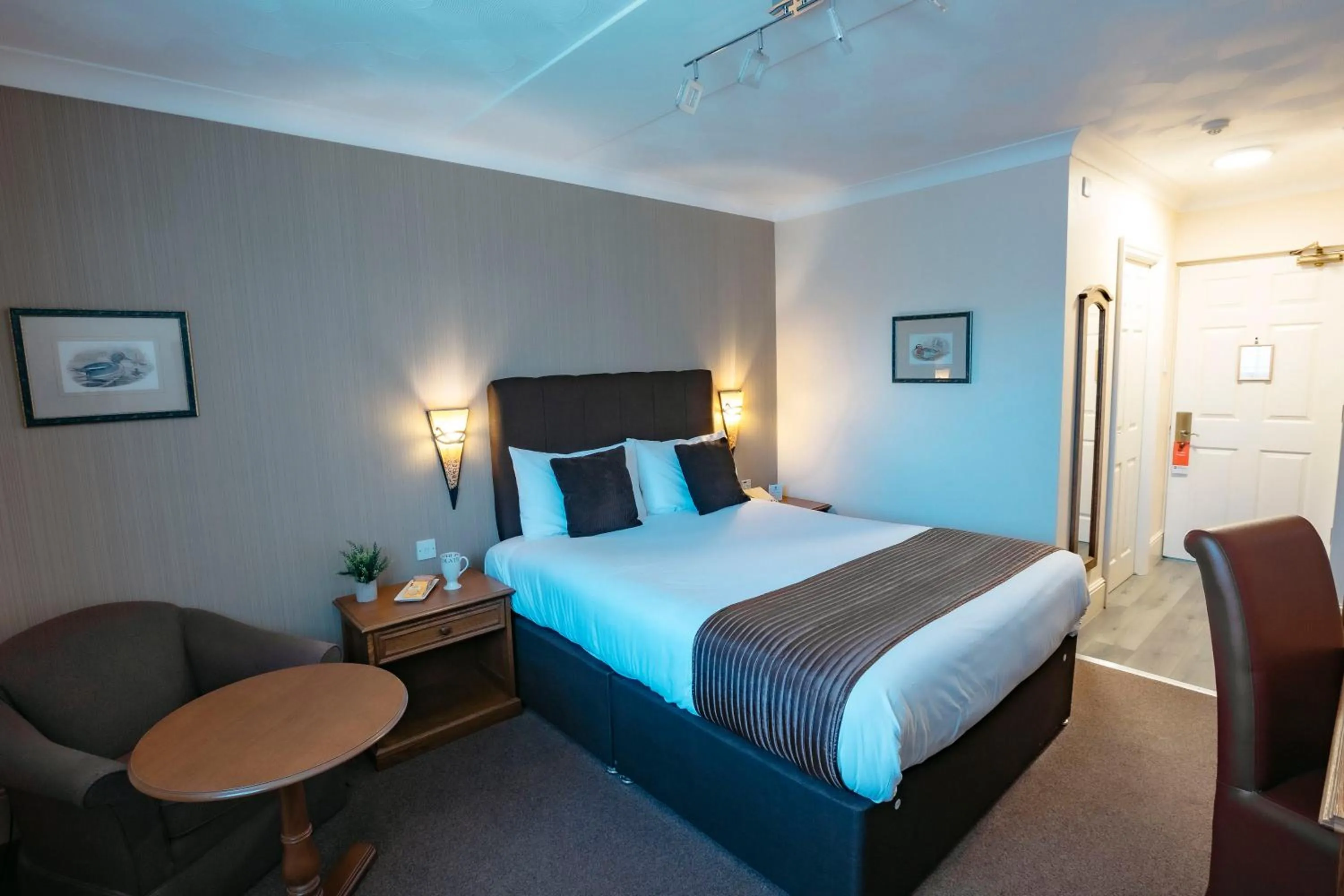 Photo of the whole room, Bed in Best Western Manor Hotel