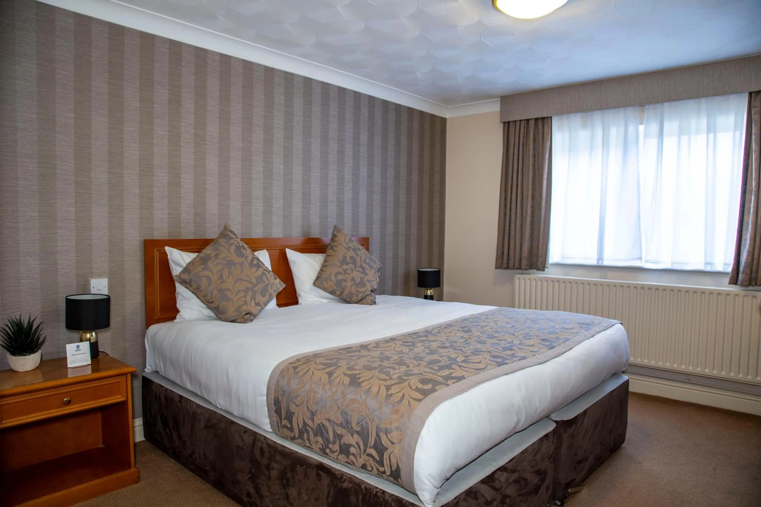 Bed in Best Western Manor Hotel