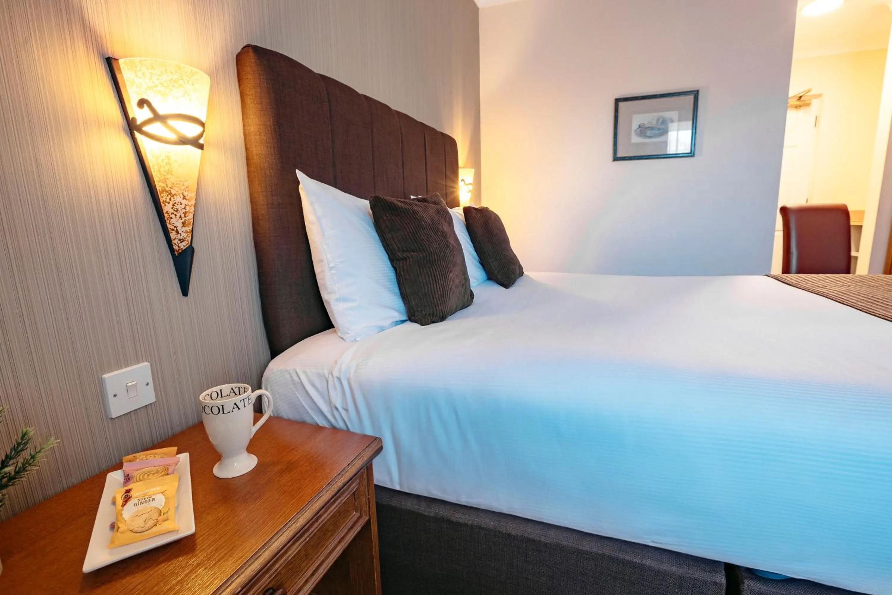 Bed in Best Western Manor Hotel