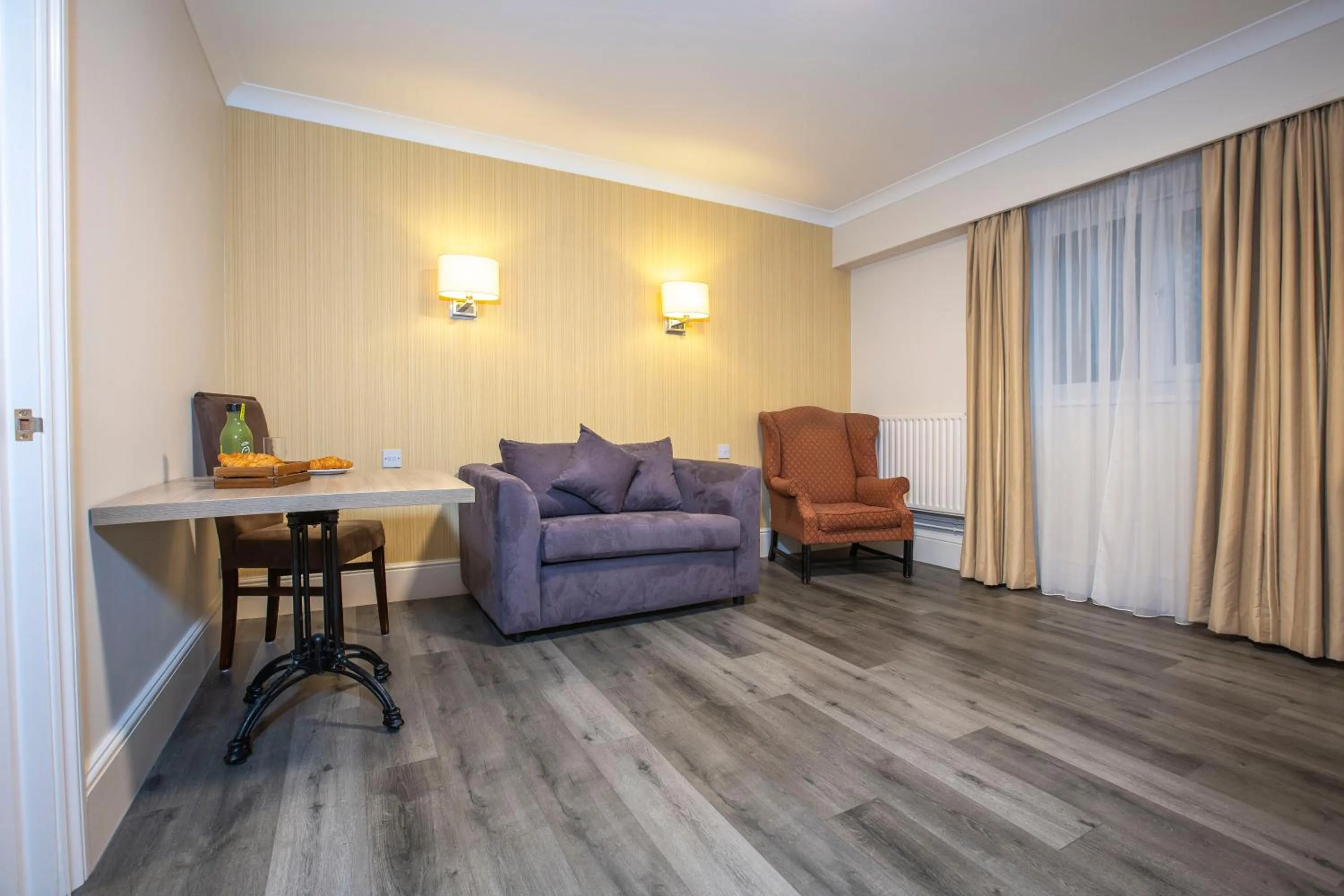 Seating area in Best Western Manor Hotel