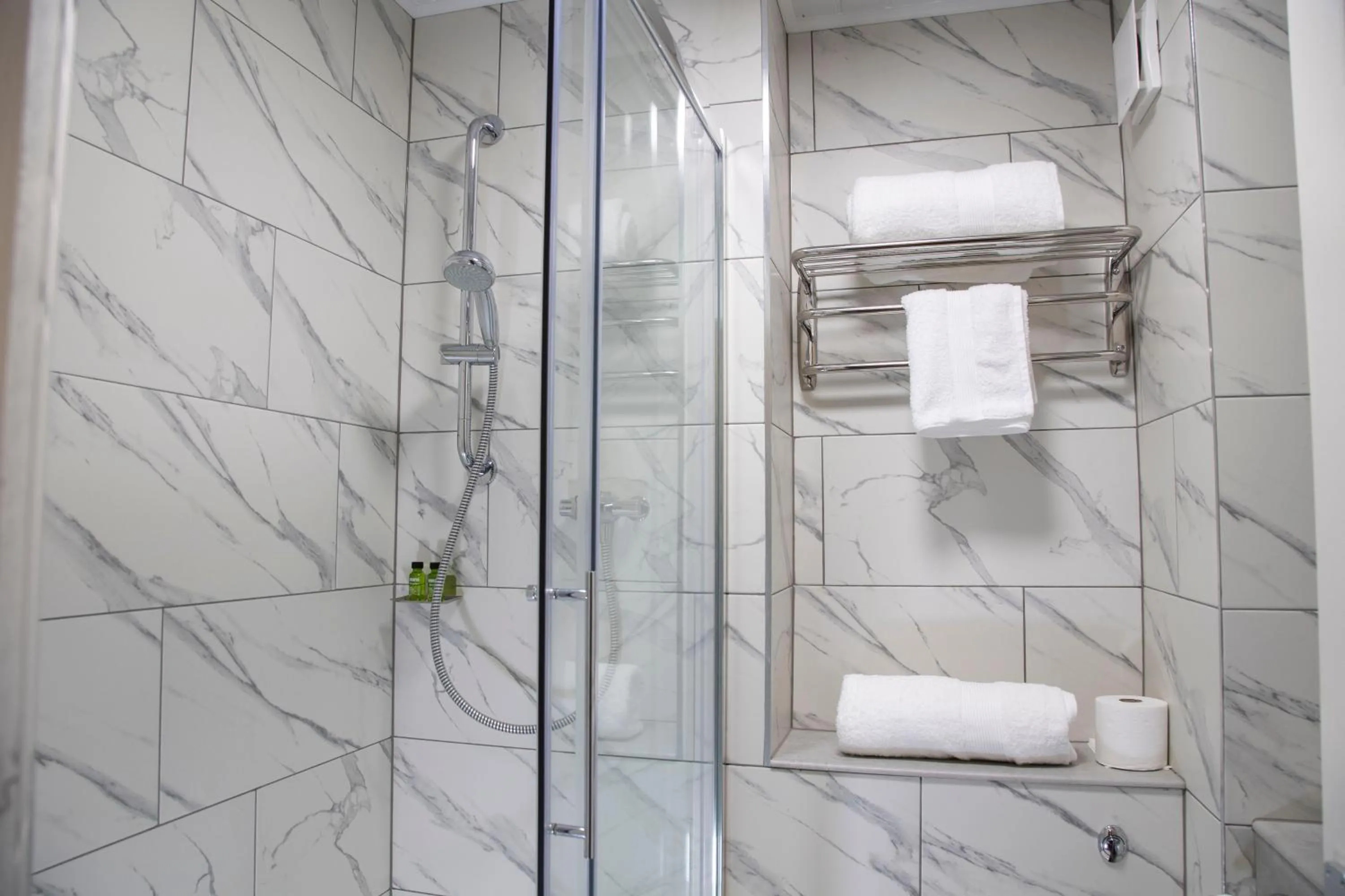 Shower in Best Western Manor Hotel