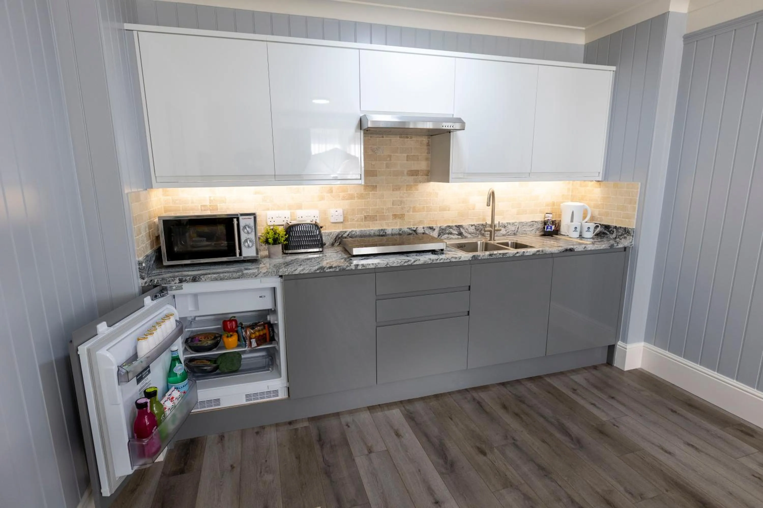 Kitchen or kitchenette in Best Western Manor Hotel