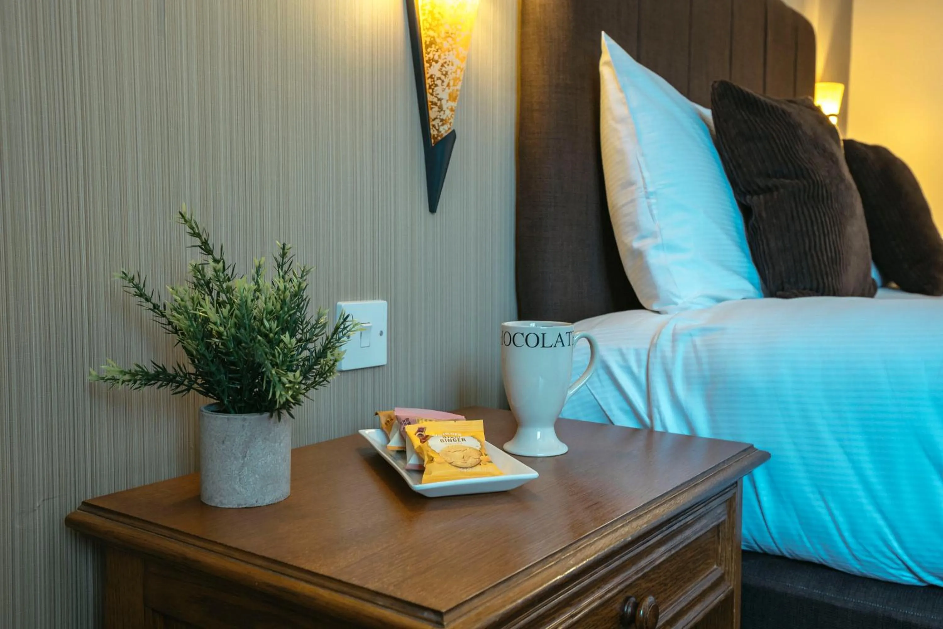 Bed in Best Western Manor Hotel