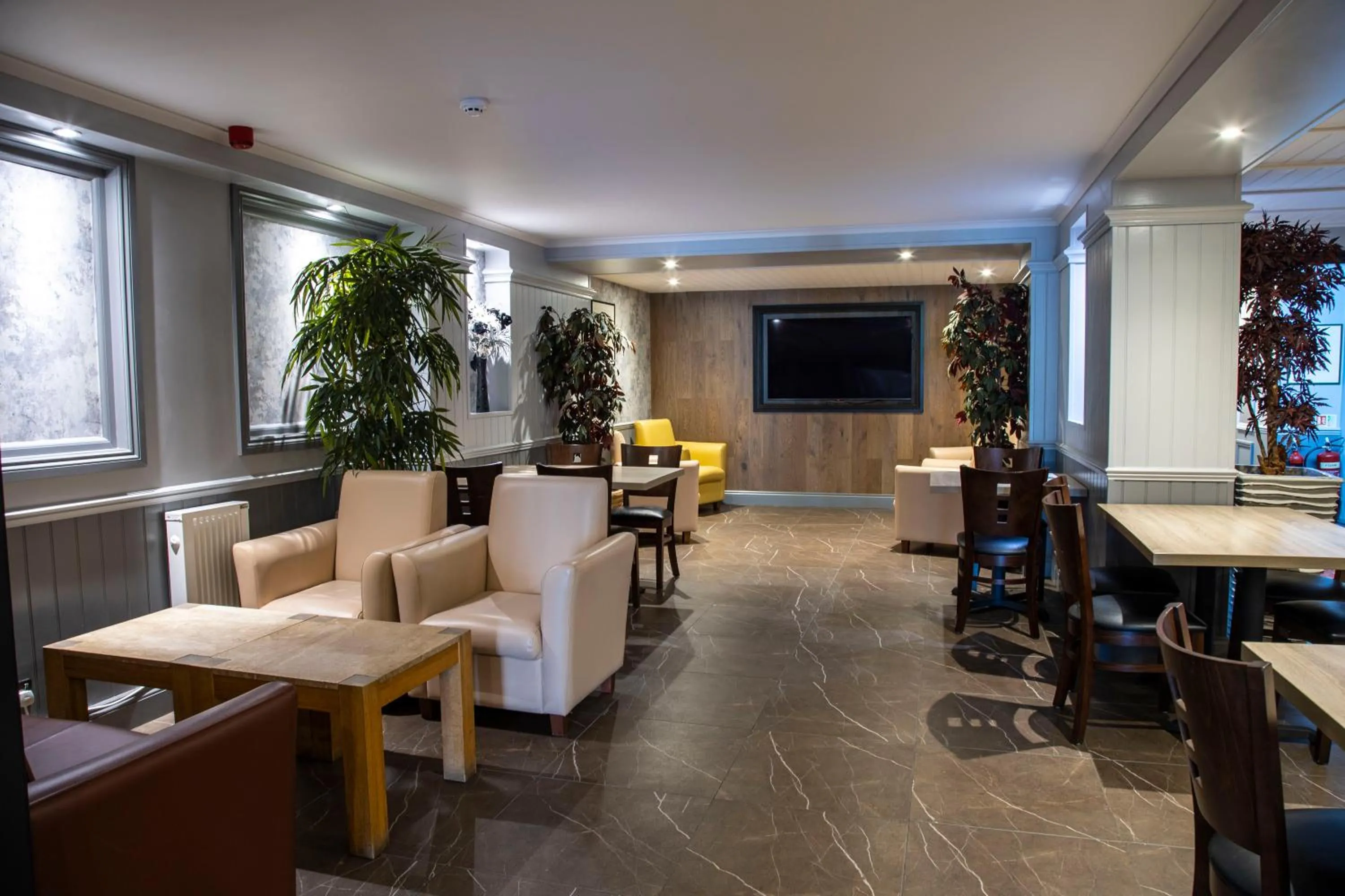 Communal lounge/ TV room in Best Western Manor Hotel