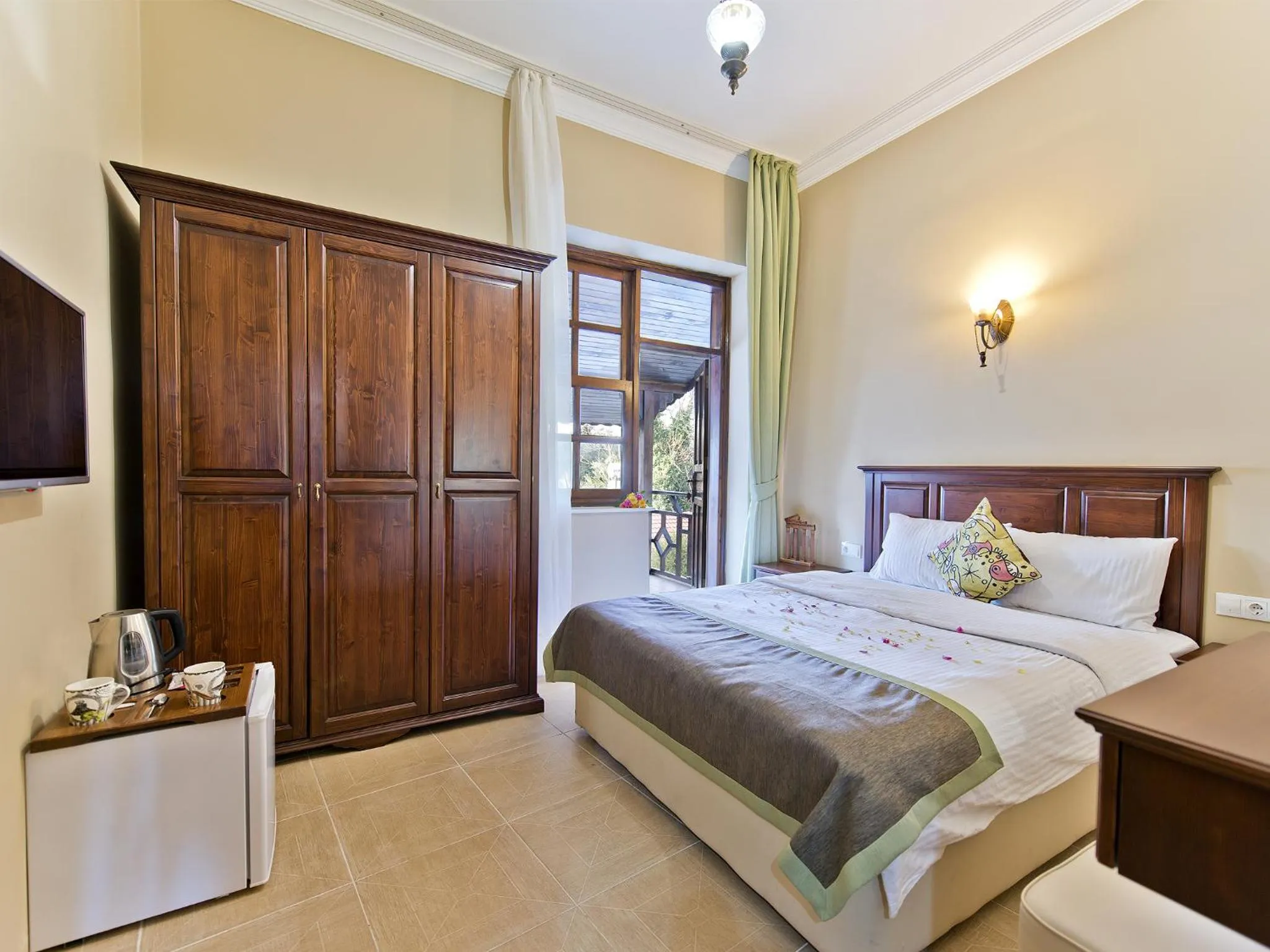 Balcony/Terrace, Bed in Hadrian Gate Hotel