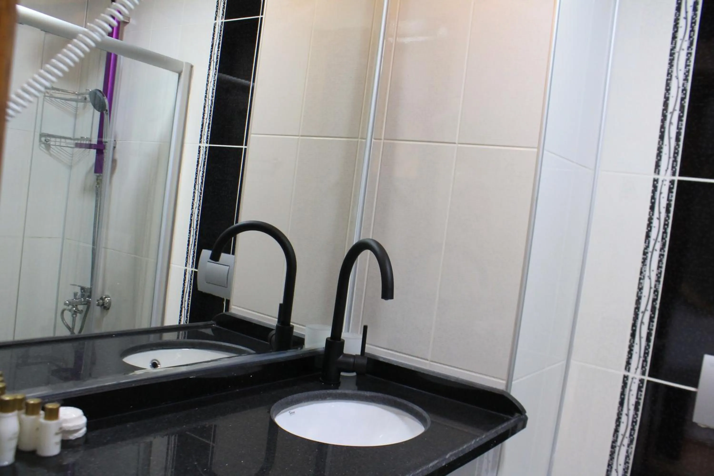 Bathroom in Hadrian Gate Hotel