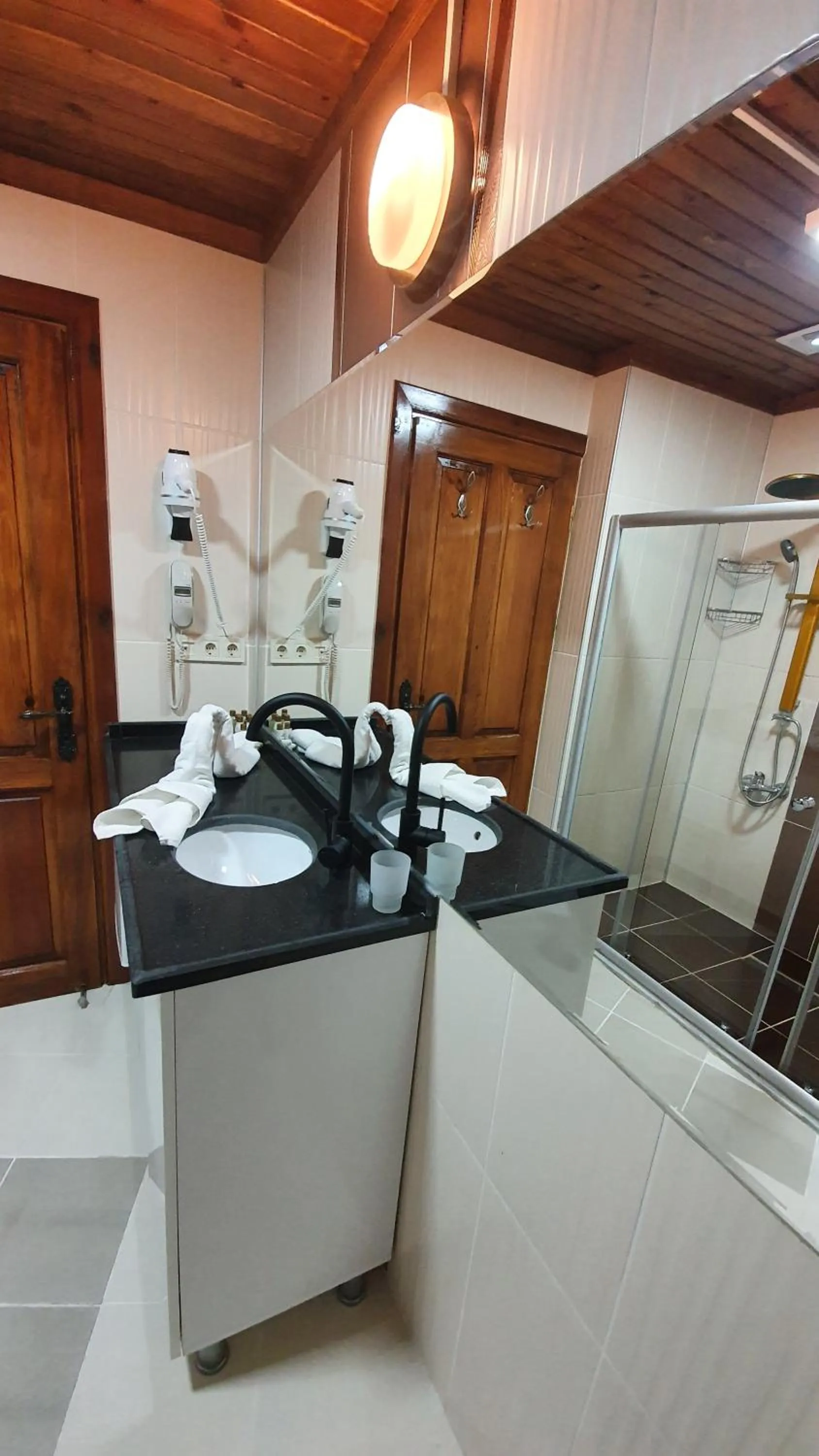 Shower in Hadrian Gate Hotel