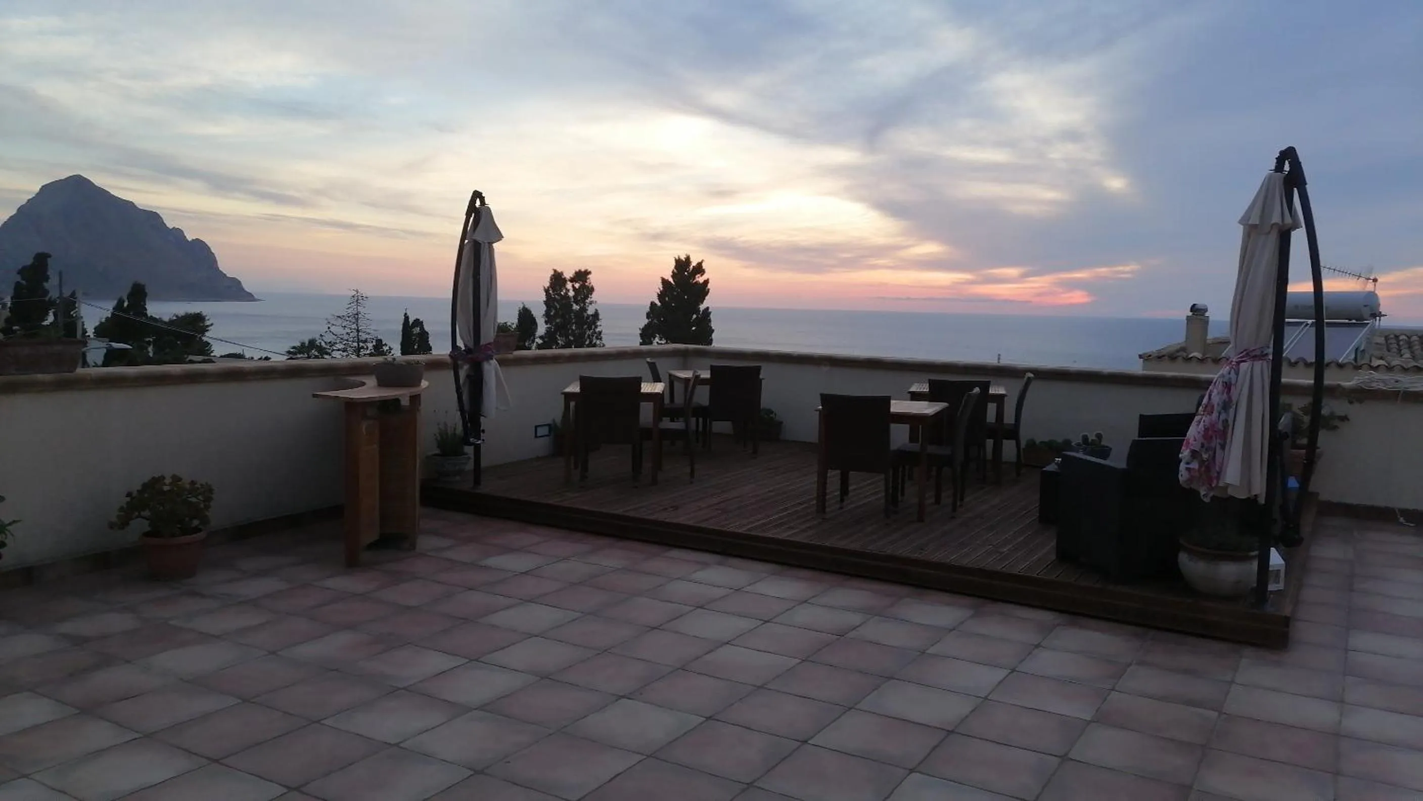 Sunset in Kalura B&B