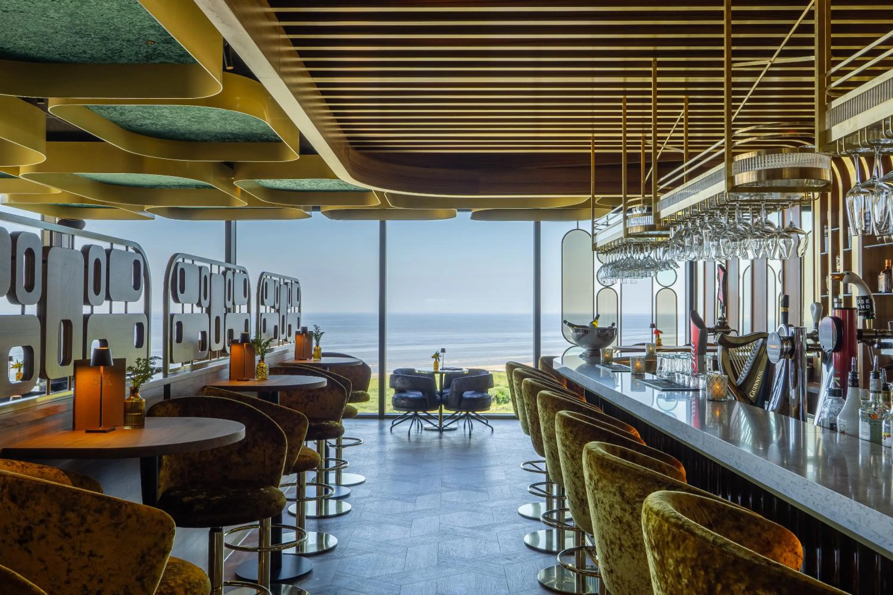 Lounge or bar in Strandhotel Het Hoge Duin