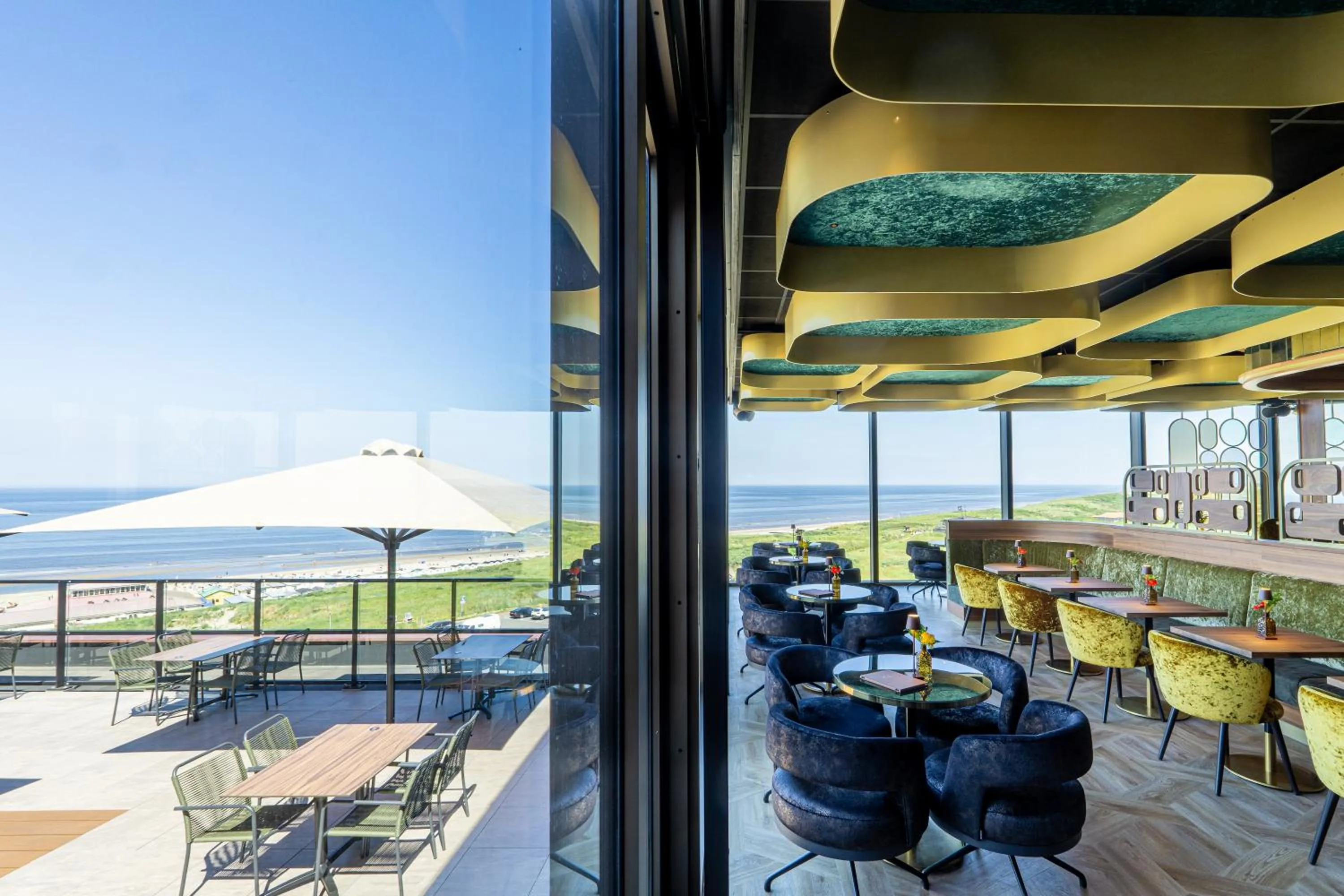 Lounge or bar in Strandhotel Het Hoge Duin