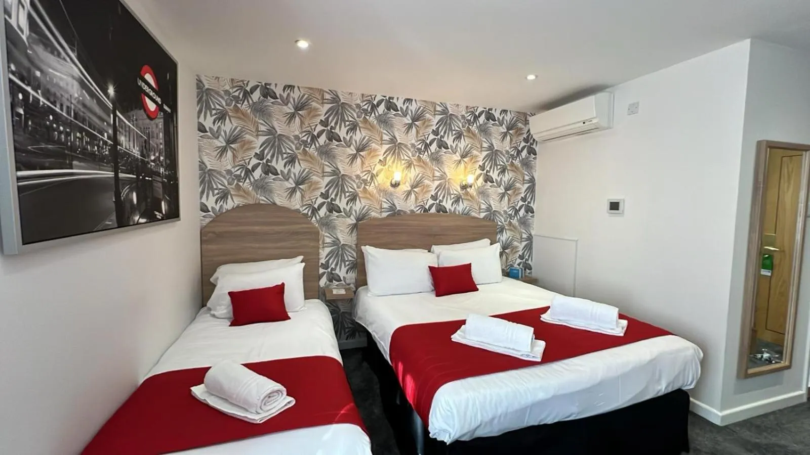 Family, Bed in Best Western Andover