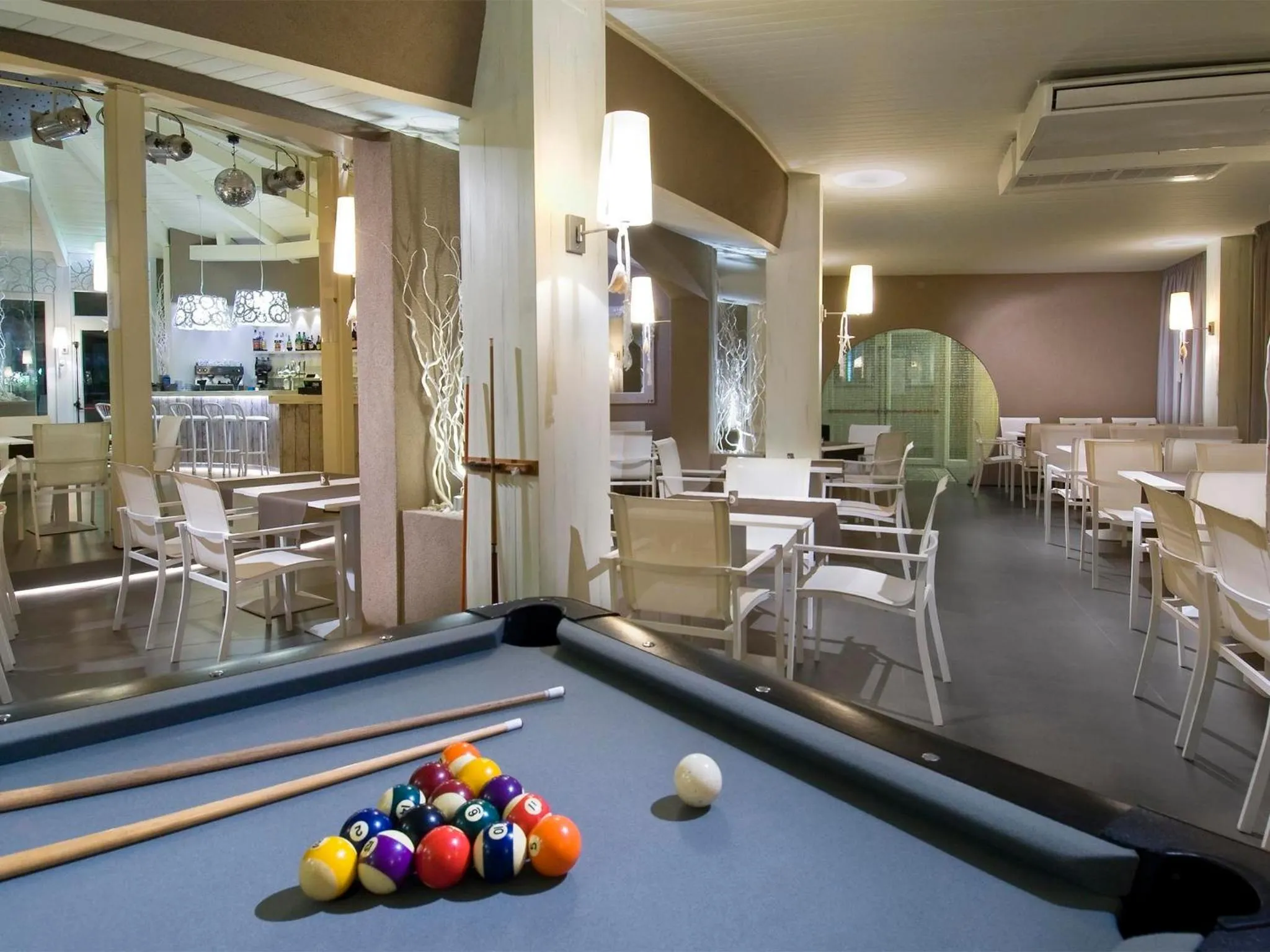 Billiard in Hotel Pacific