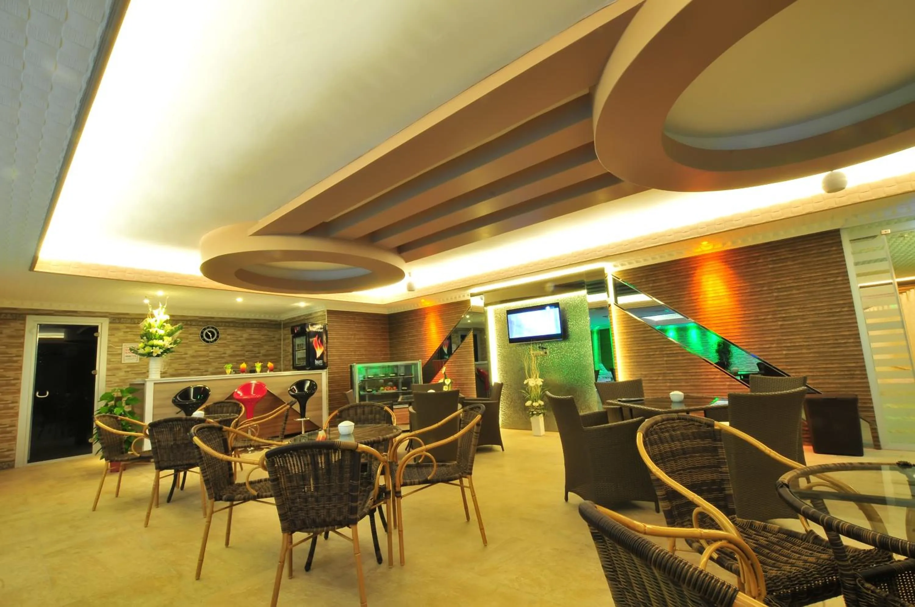 Lounge or bar in Ramada Usak