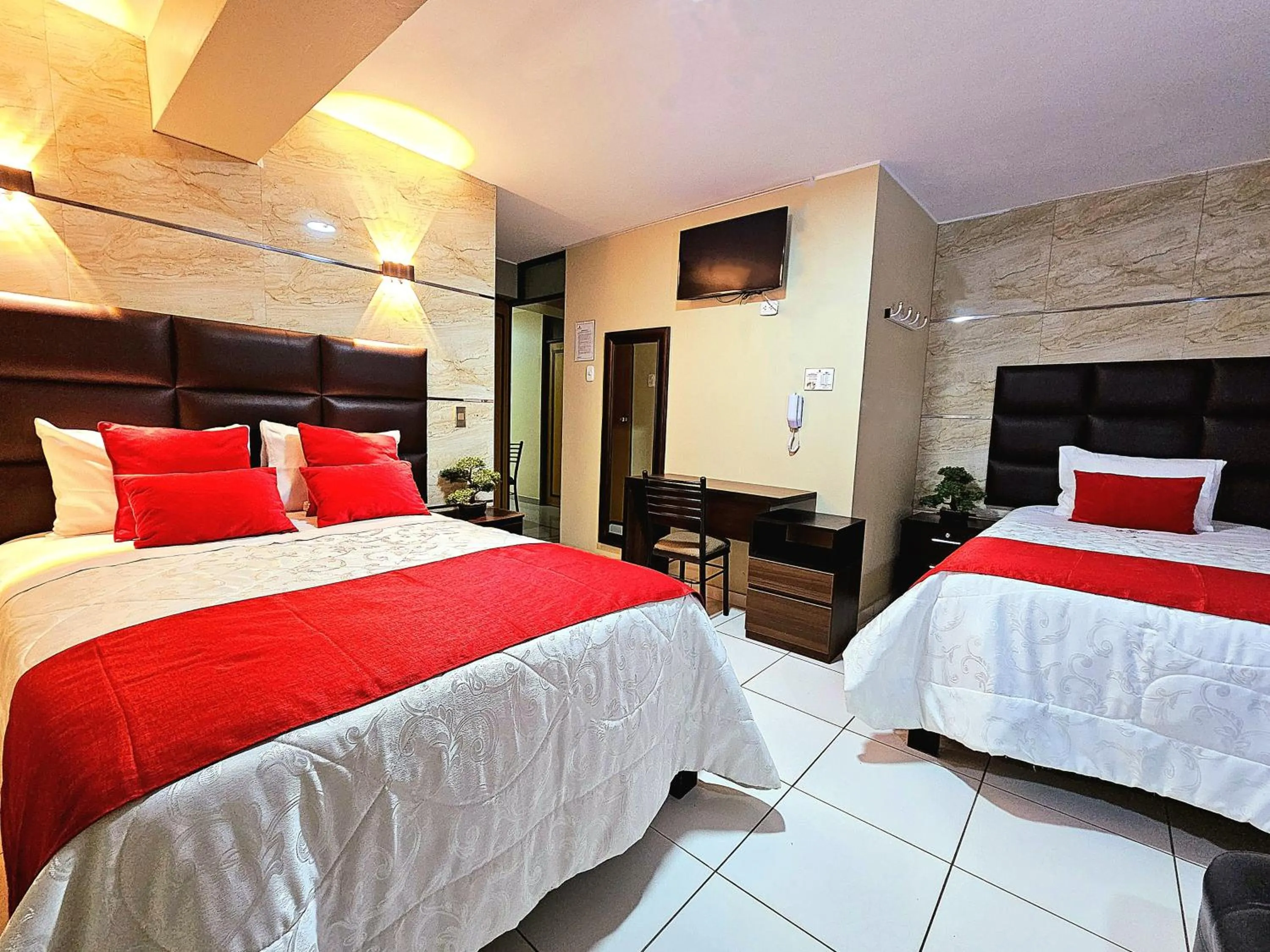 Photo of the whole room, Bed in Hotel del Valle