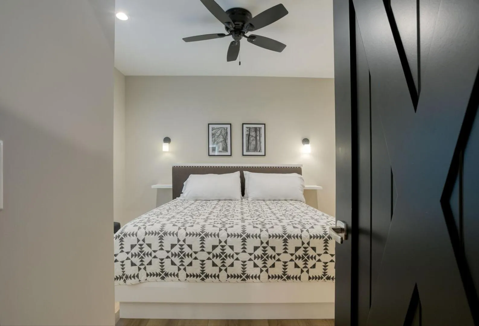 Bed in Lakemore Resort