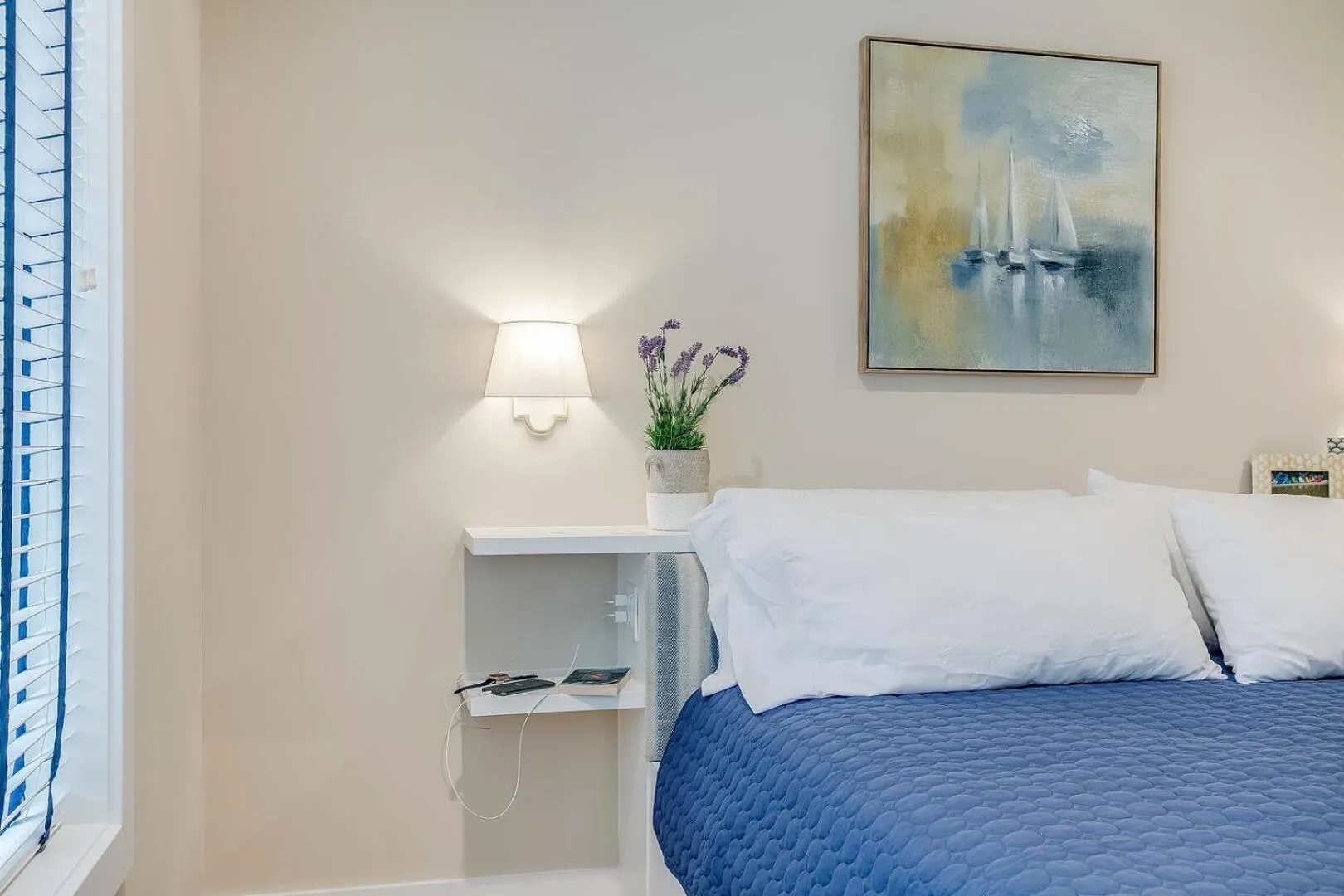 Bed in Lakemore Resort