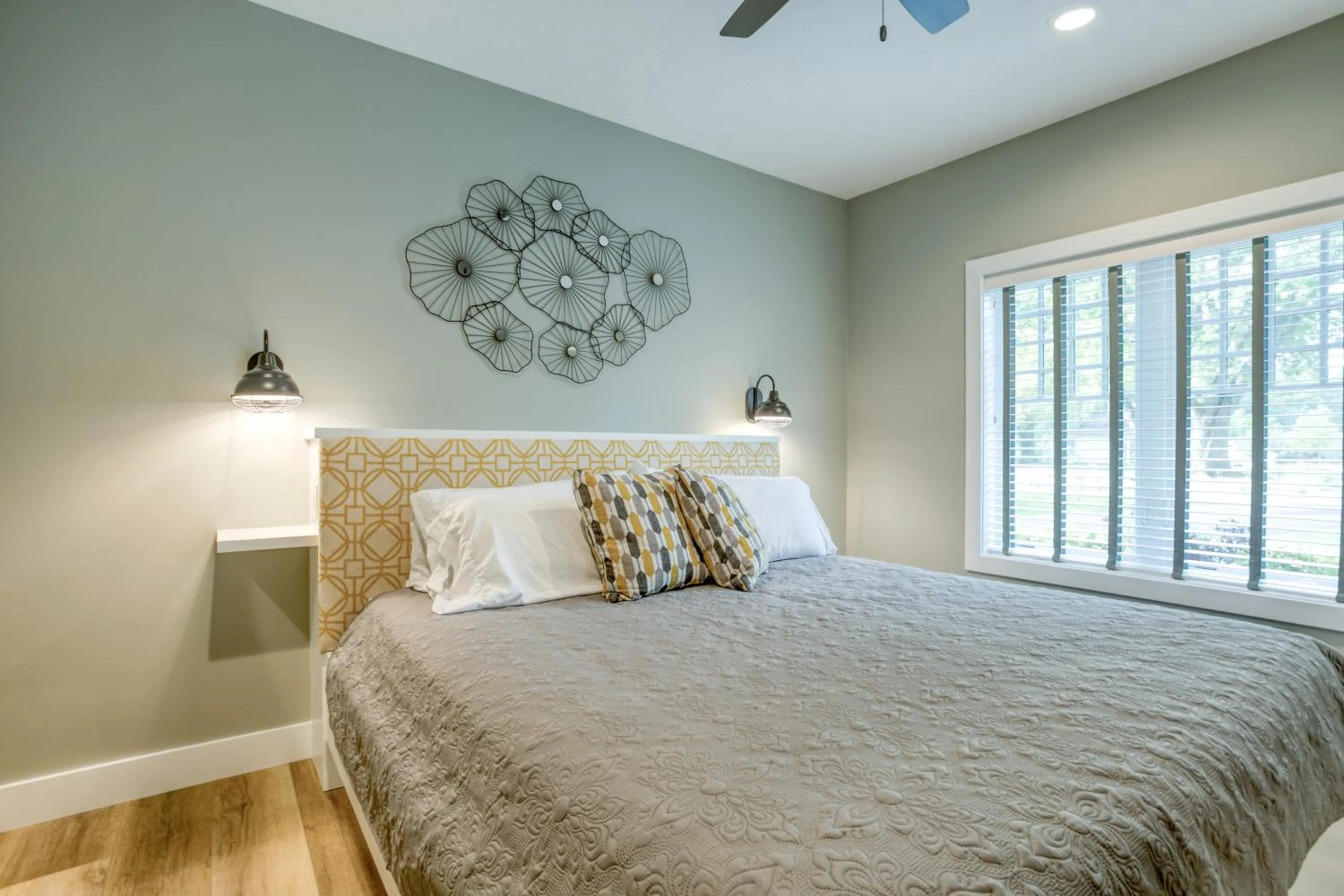 Bed in Lakemore Resort