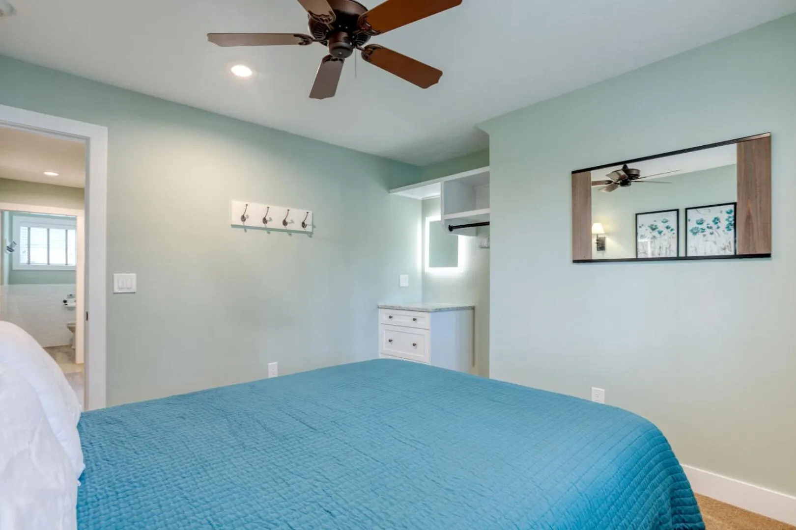 Bed in Lakemore Resort