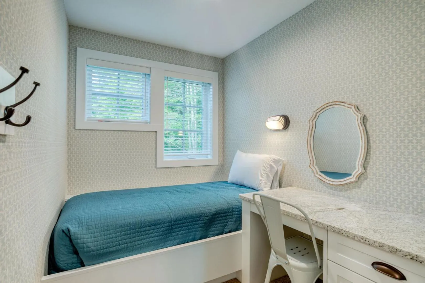 Bed in Lakemore Resort