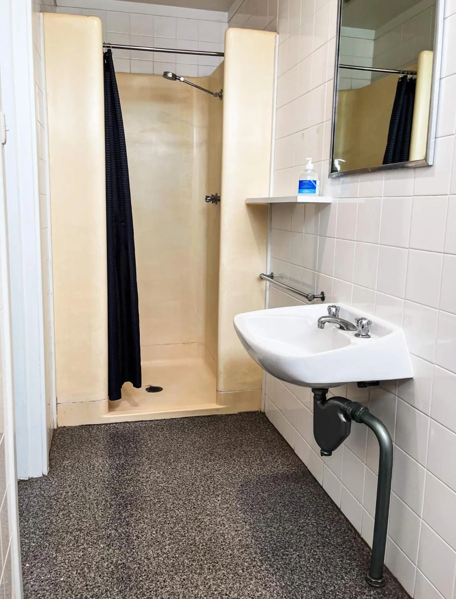 Shower in Manjimup Hotel