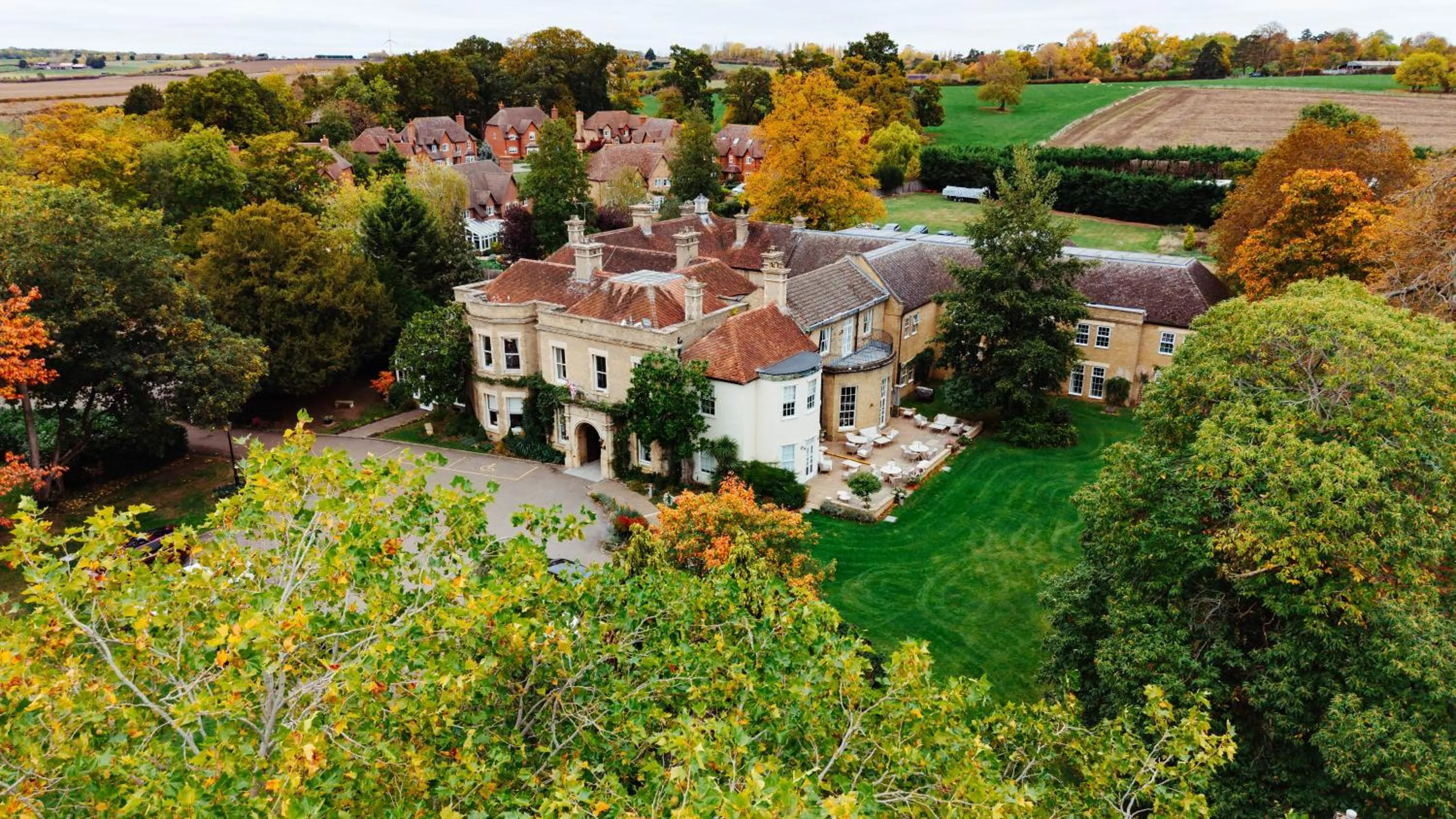 Property building in Woodland Manor Hotel