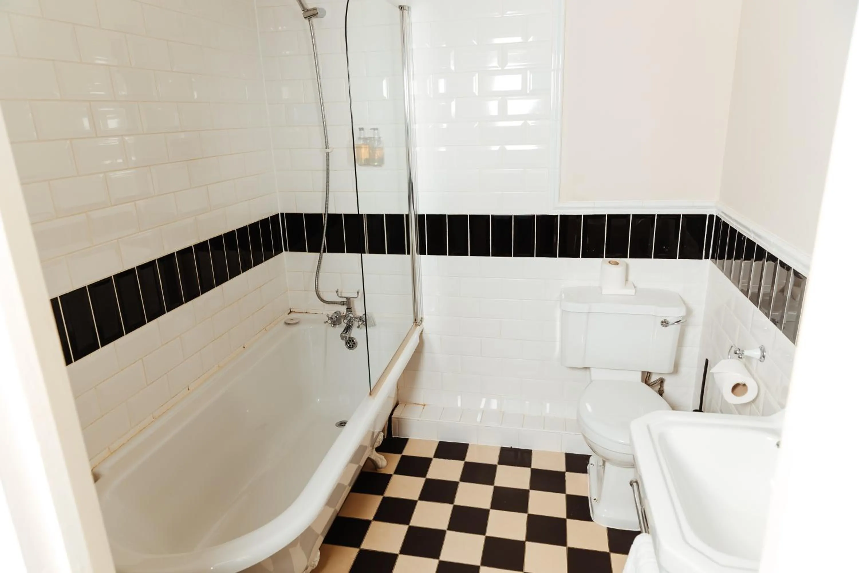 Bathroom in Woodland Manor Hotel
