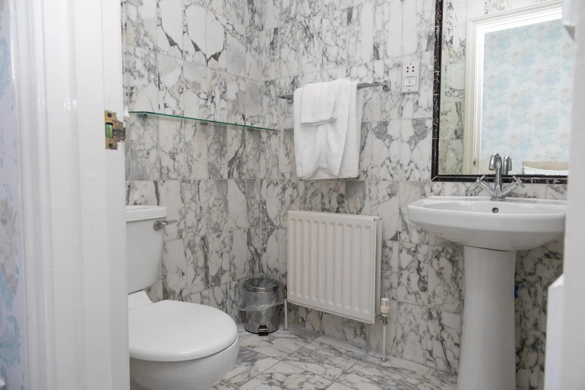 Toilet in Woodland Manor Hotel