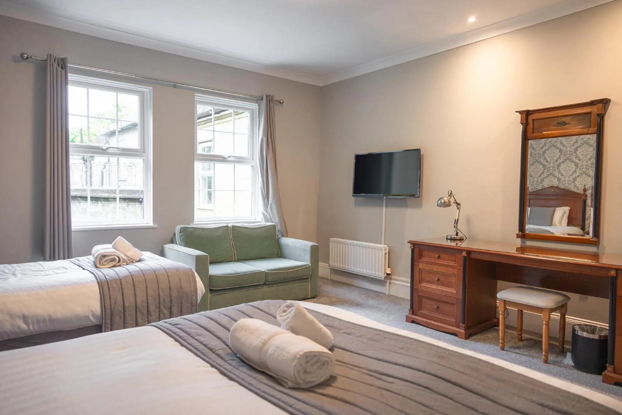 Bedroom, Bed in Woodland Manor Hotel