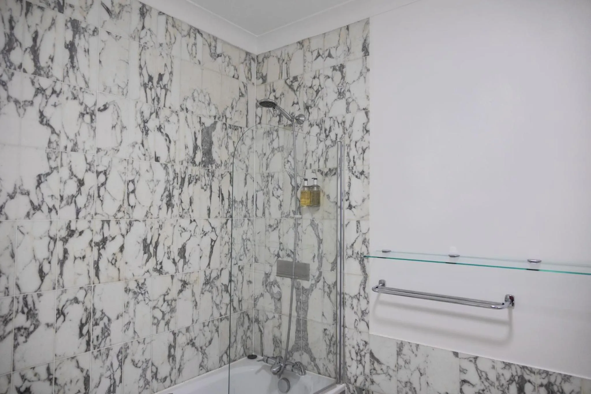 Bathroom in Woodland Manor Hotel