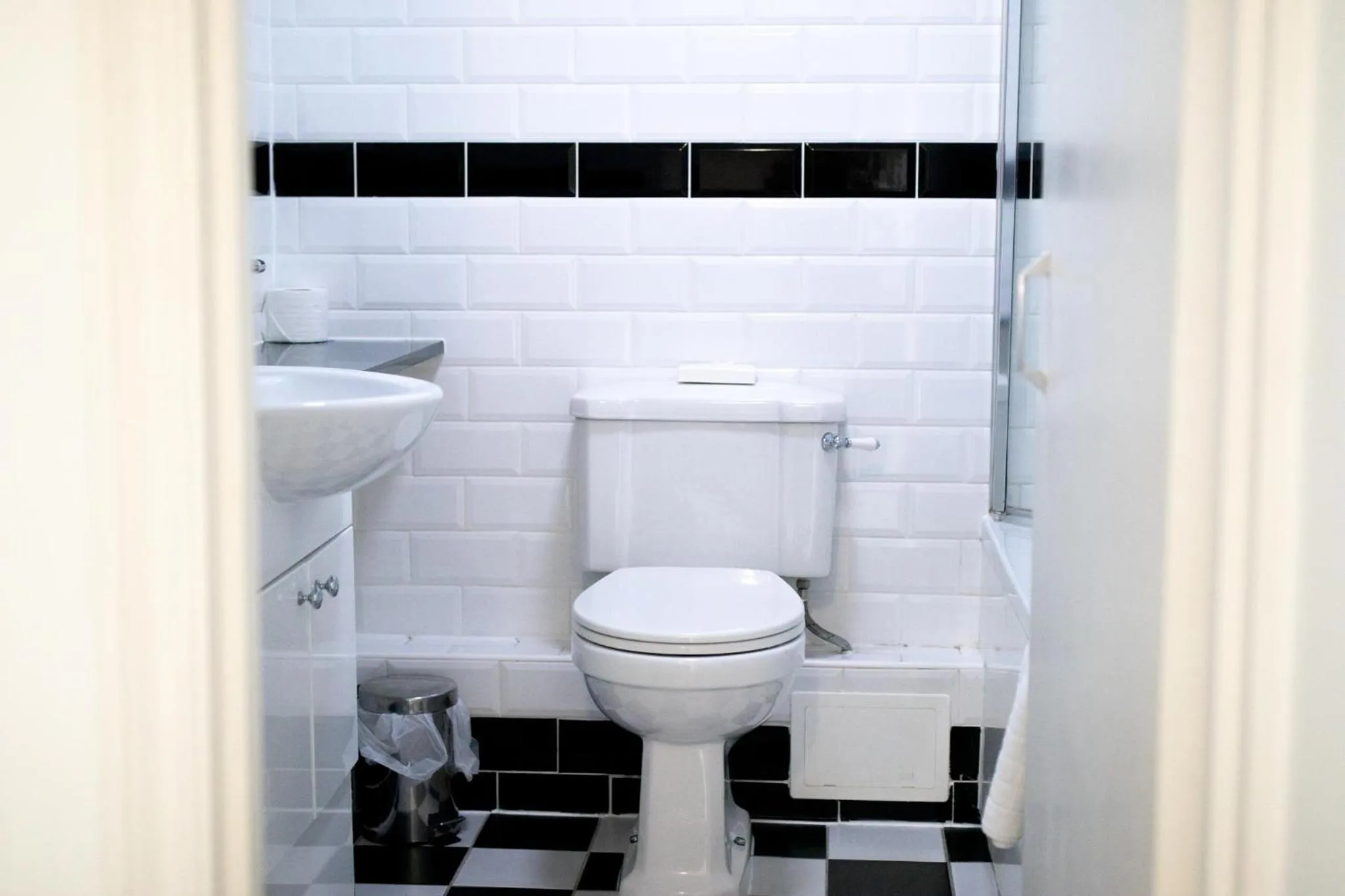 Bathroom in Woodland Manor Hotel