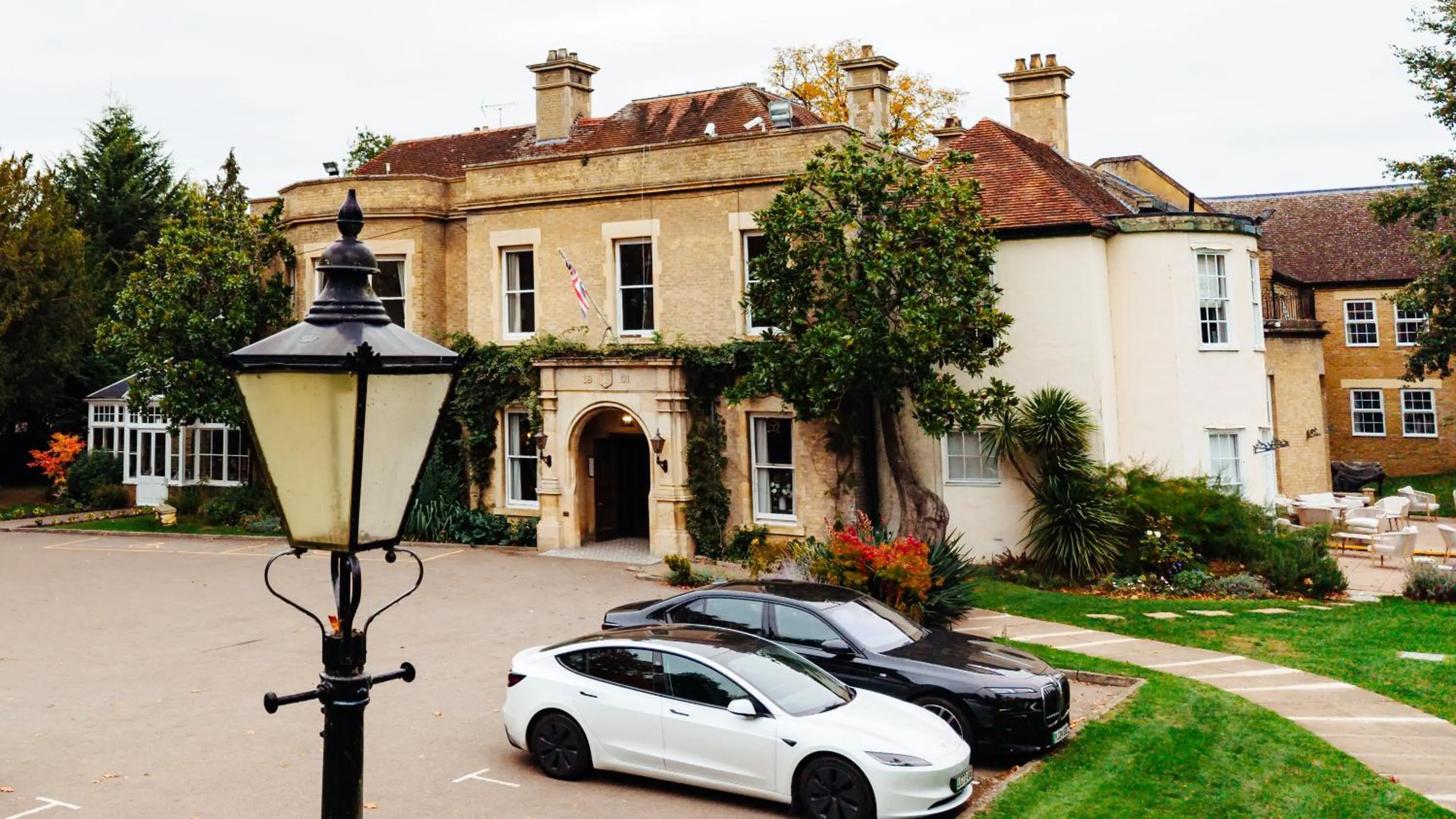 Property building in Woodland Manor Hotel