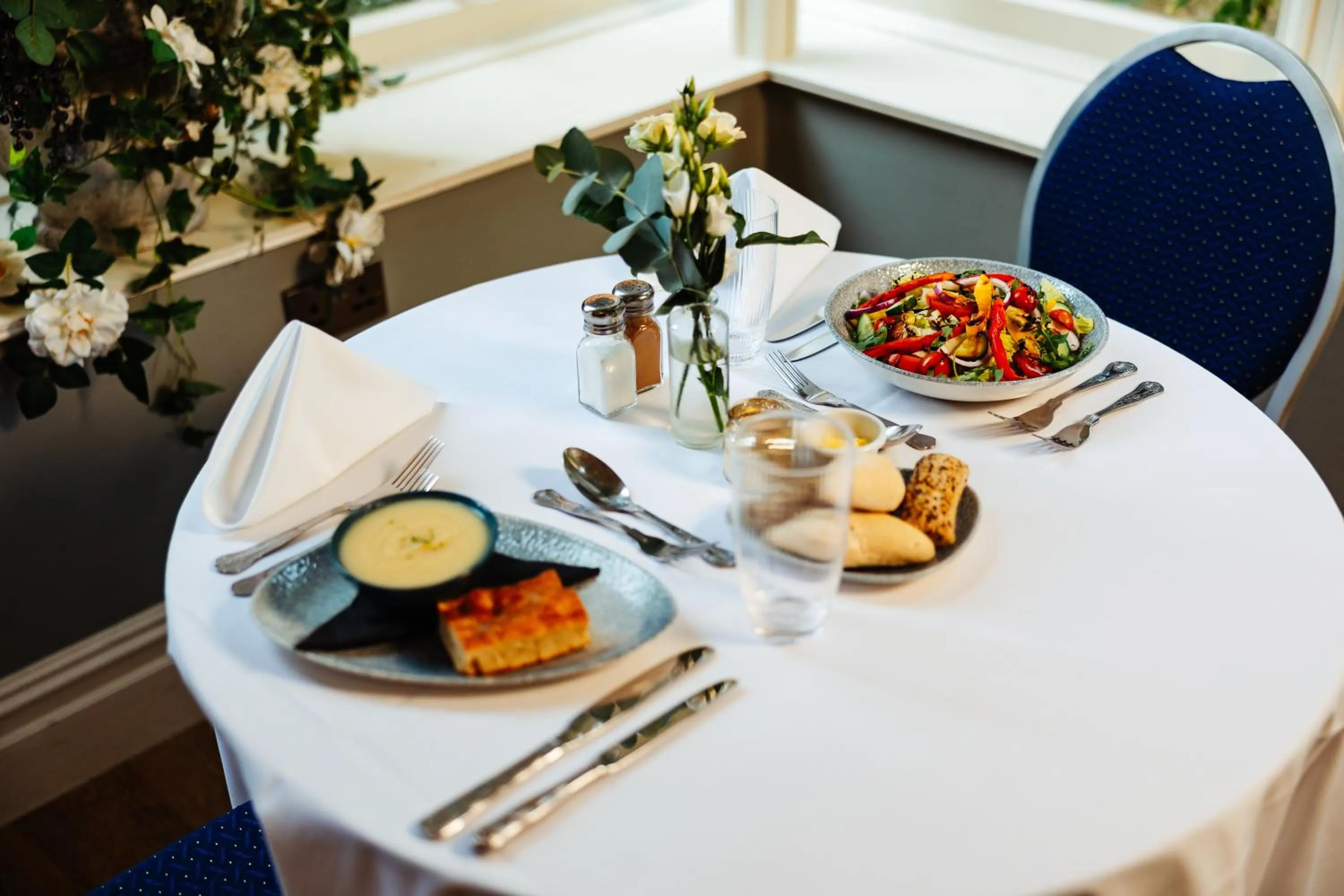 Dinner in Woodland Manor Hotel