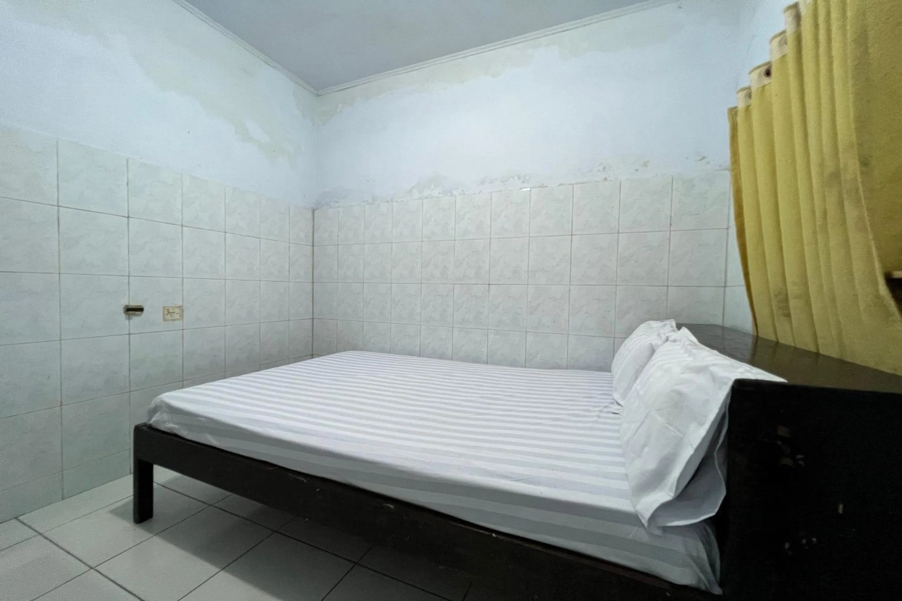 Bedroom, Bed in Hotel O Pondok Surya Near Fakultas Teknik Unhas Gowa