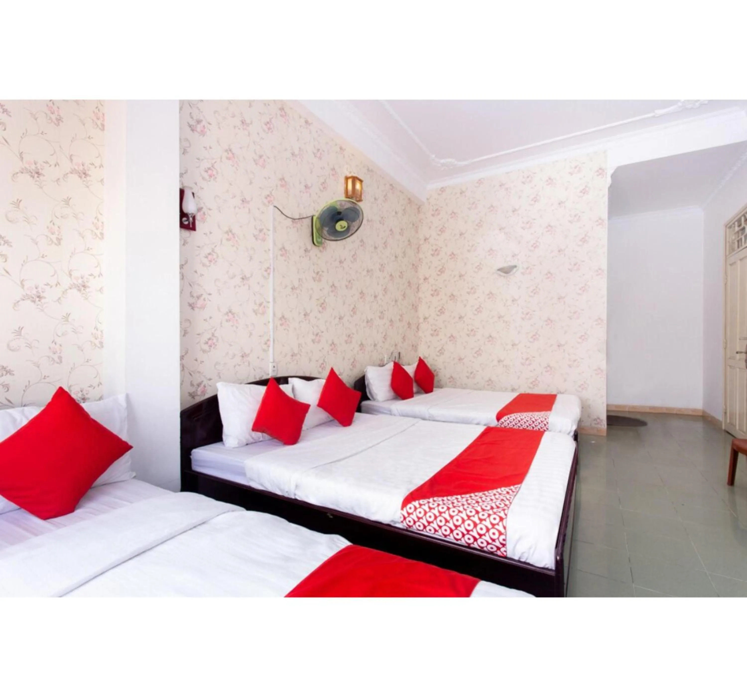 Bedroom in OYO 553 Truong Giang Hotel