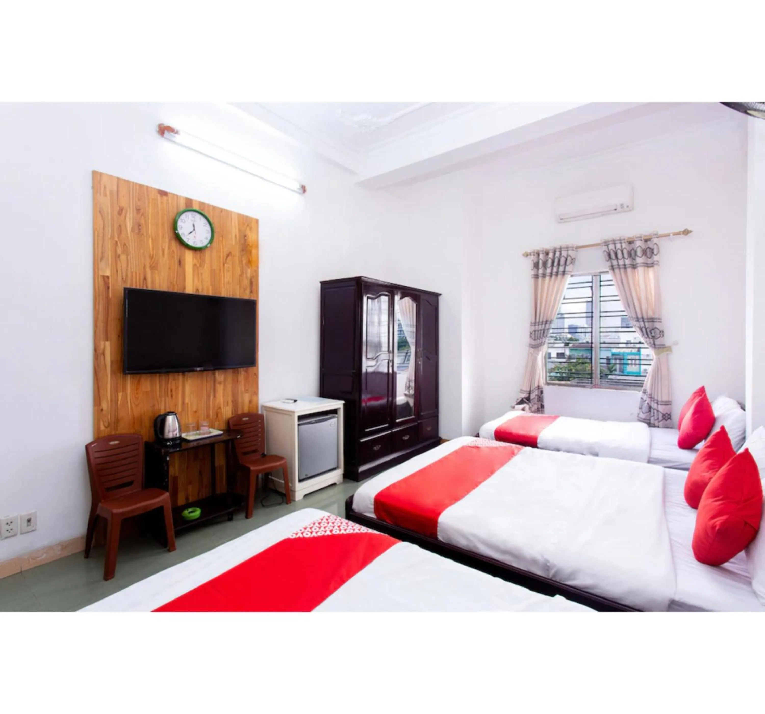 Bedroom in OYO 553 Truong Giang Hotel